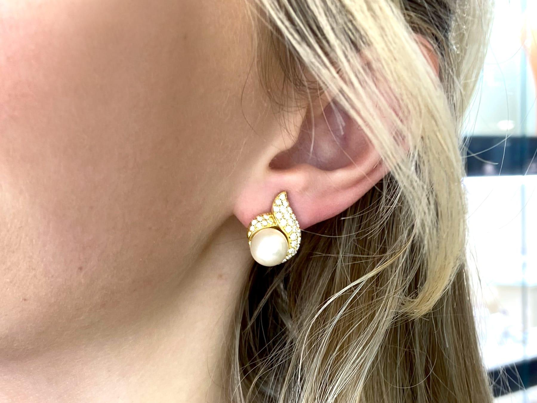 Vintage Pearl and 0.81 Carat Diamond Cluster Earrings in 18k Yellow Gold For Sale 12