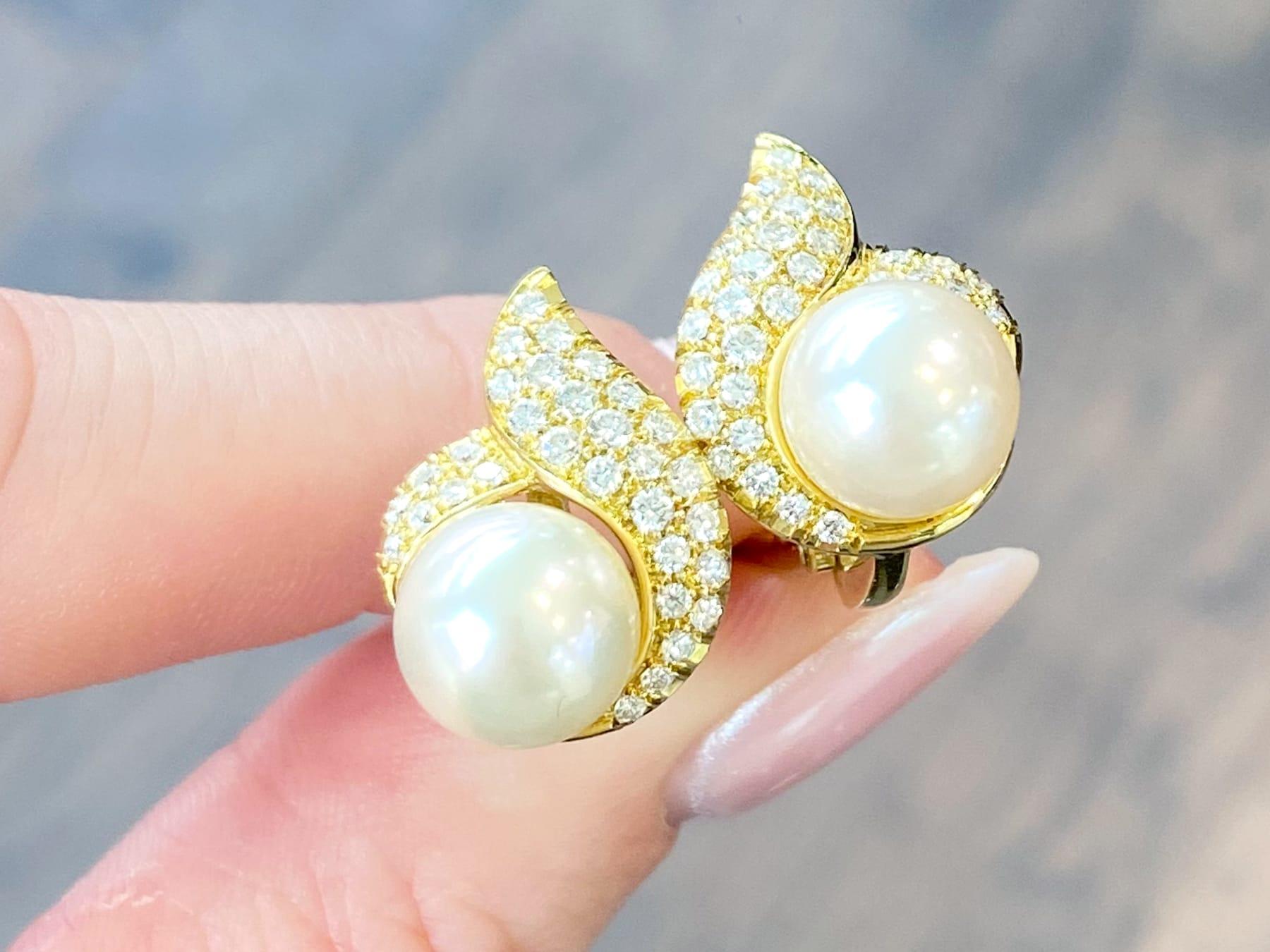 Vintage Pearl and 0.81 Carat Diamond Cluster Earrings in 18k Yellow Gold For Sale 13