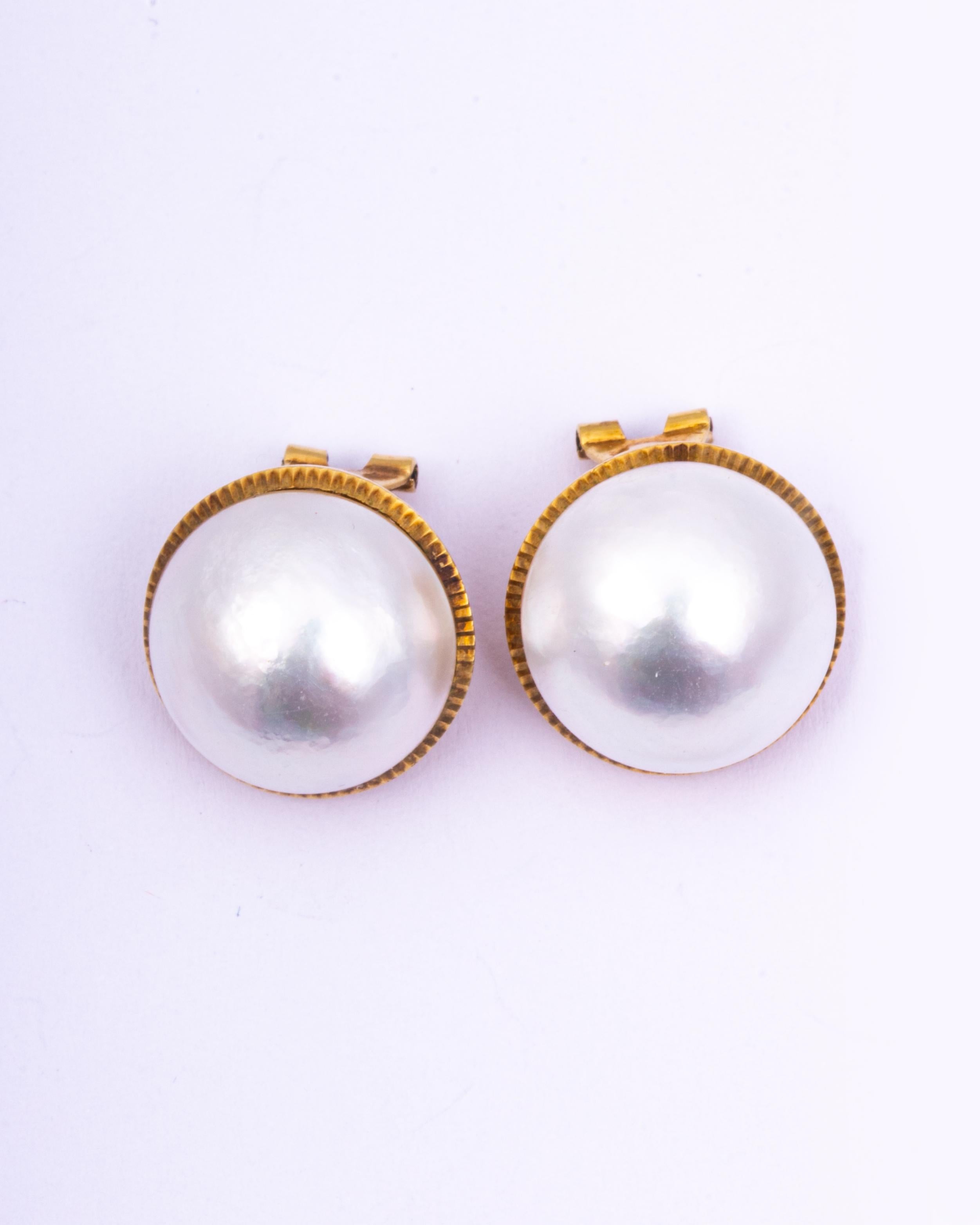 These earrings are show stoppers! The pearls have a large spread and are set in bright glossy 9ct gold. The earrings are clip on. 

Earring Diameter: 13mm

Weight: 5.7g