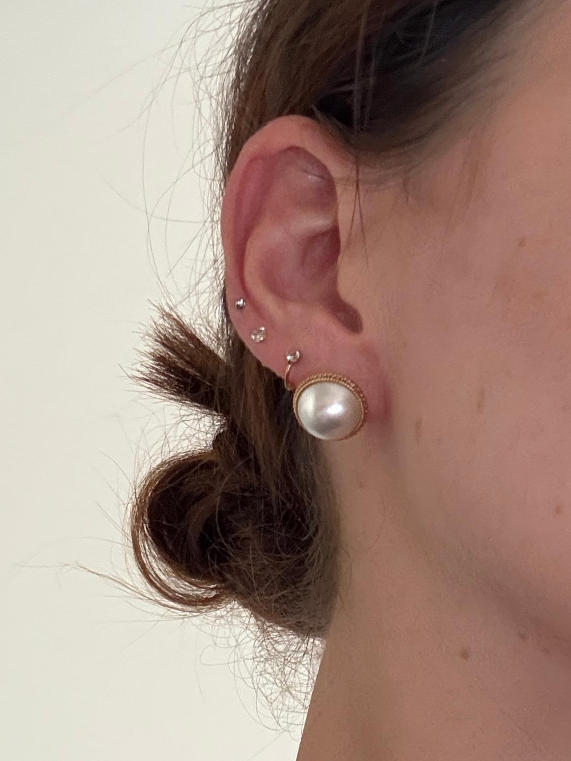 Pendientes vintage de perlas y diamantes de oro de 18 quilates con cierre de rosca Corte redondo en venta