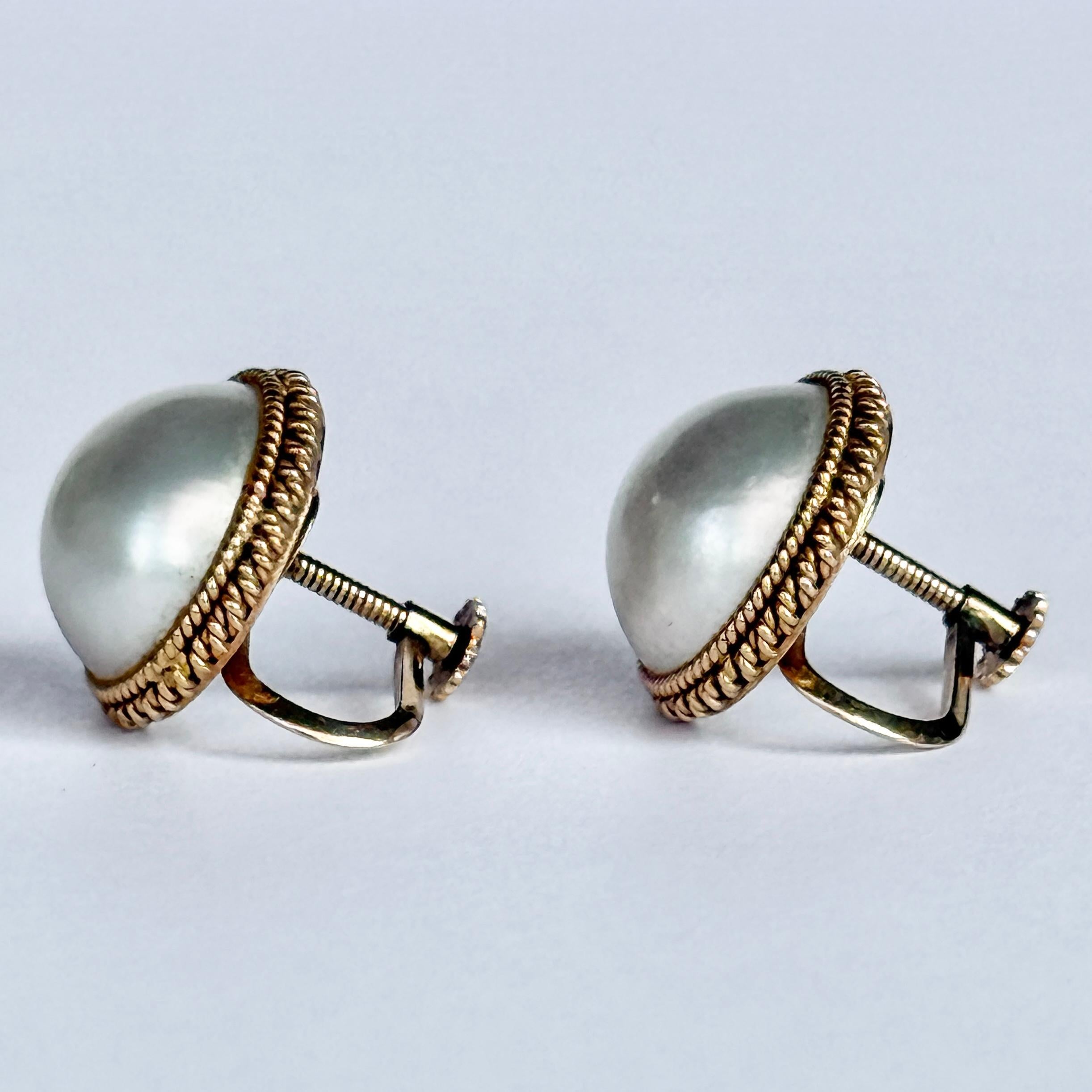 Pendientes vintage de perlas y diamantes de oro de 18 quilates con cierre de rosca en venta 1