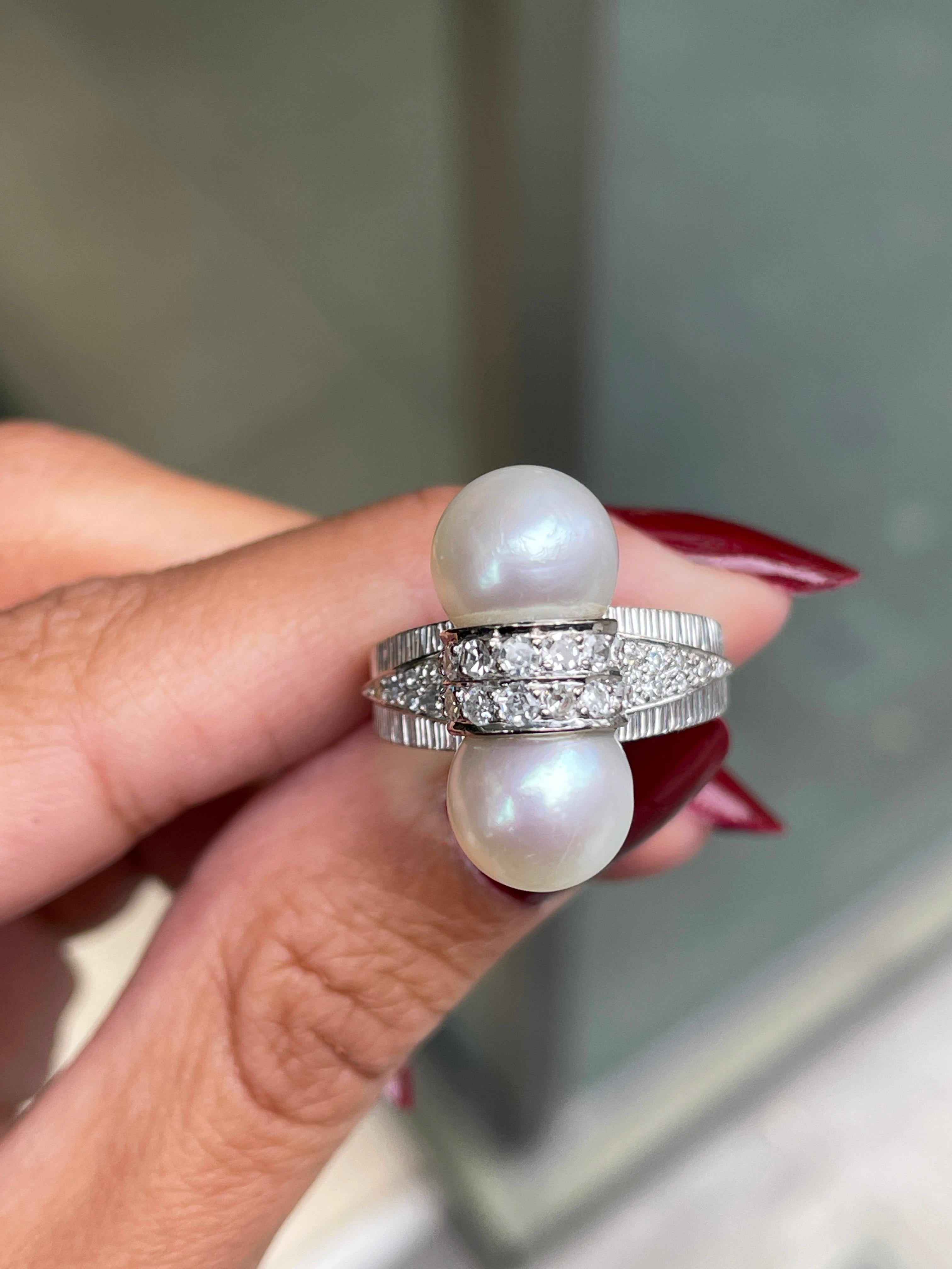 Vintage Pearl and Diamond 18ct White Gold Dress Ring In Good Condition For Sale In London, GB