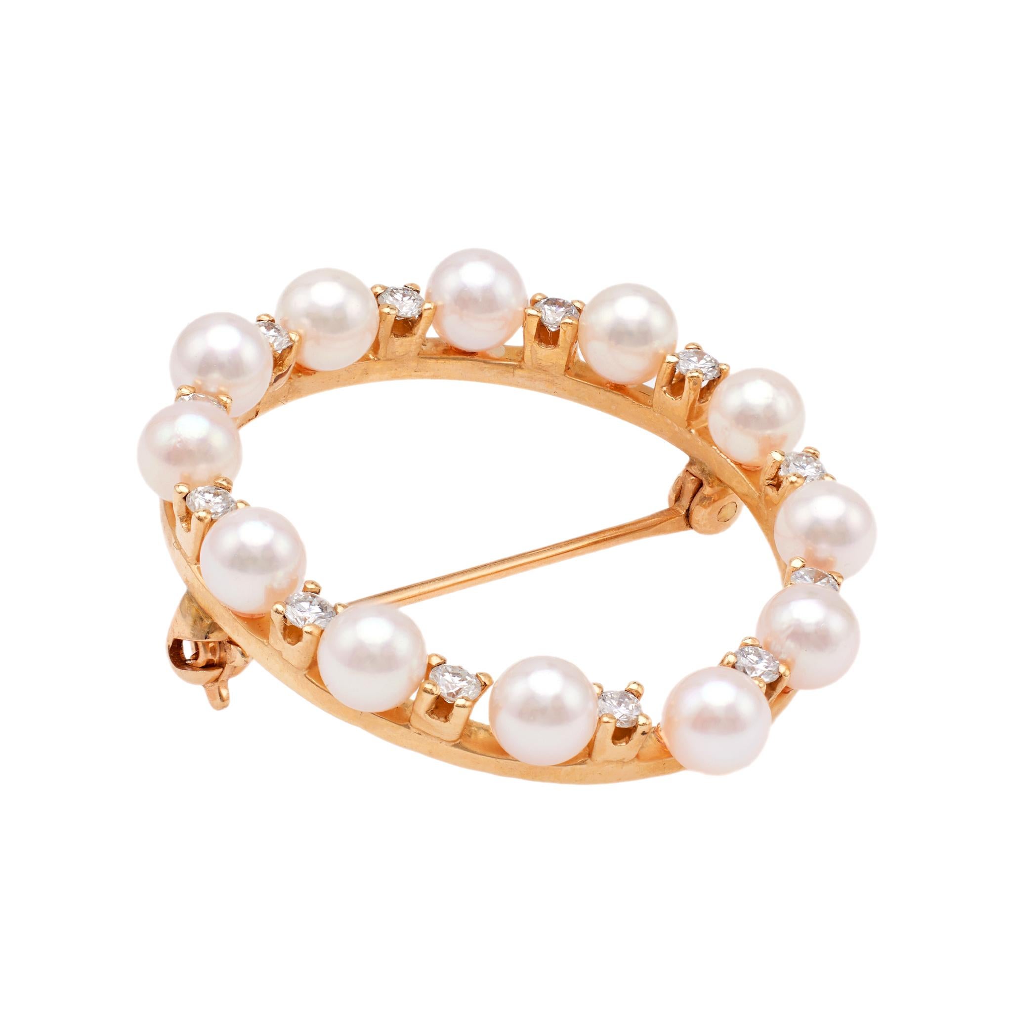 Women's or Men's Vintage Pearl and Diamond 18k Yellow Gold Circle Brooch For Sale