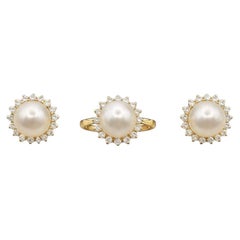 Suite di anelli e orecchini a grappolo con perle e diamanti d'epoca, oro 18 ct, Circa 1987