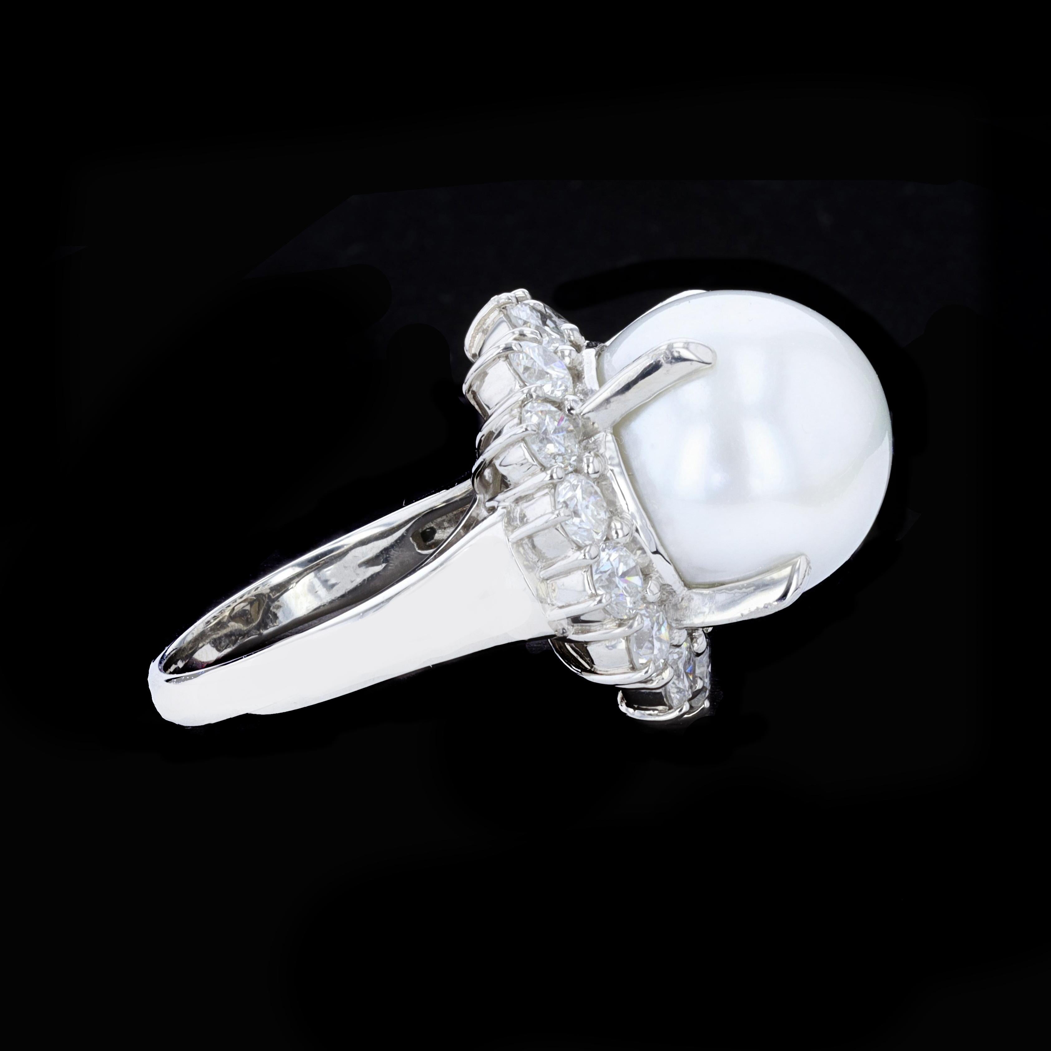 Vintage Pearl and Diamond Cocktail Ring In Good Condition For Sale In NEW ORLEANS, LA