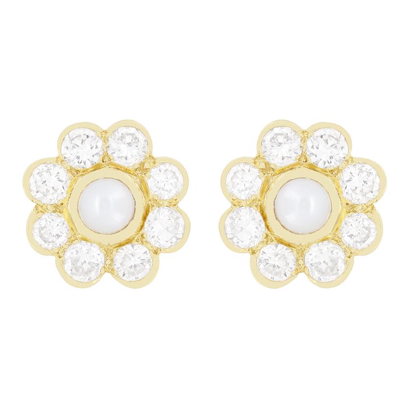 Vintage-Ohrringe mit Perlen und Diamanten, ca. 1950er Jahre (Rundschliff) im Angebot