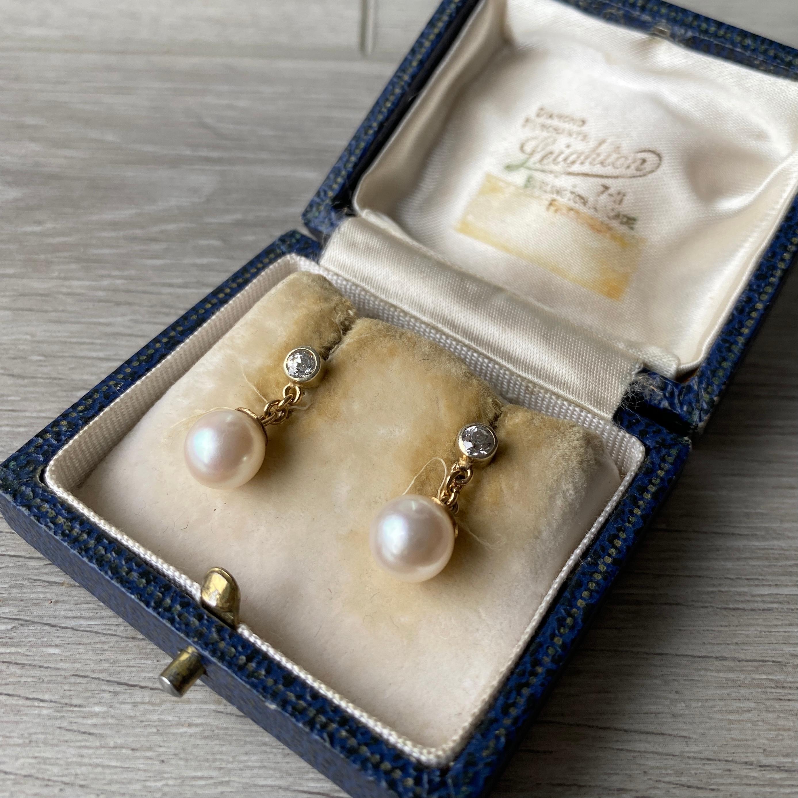 Tropfenohrringe aus Gold mit Perlen und Diamanten (Moderne) im Angebot
