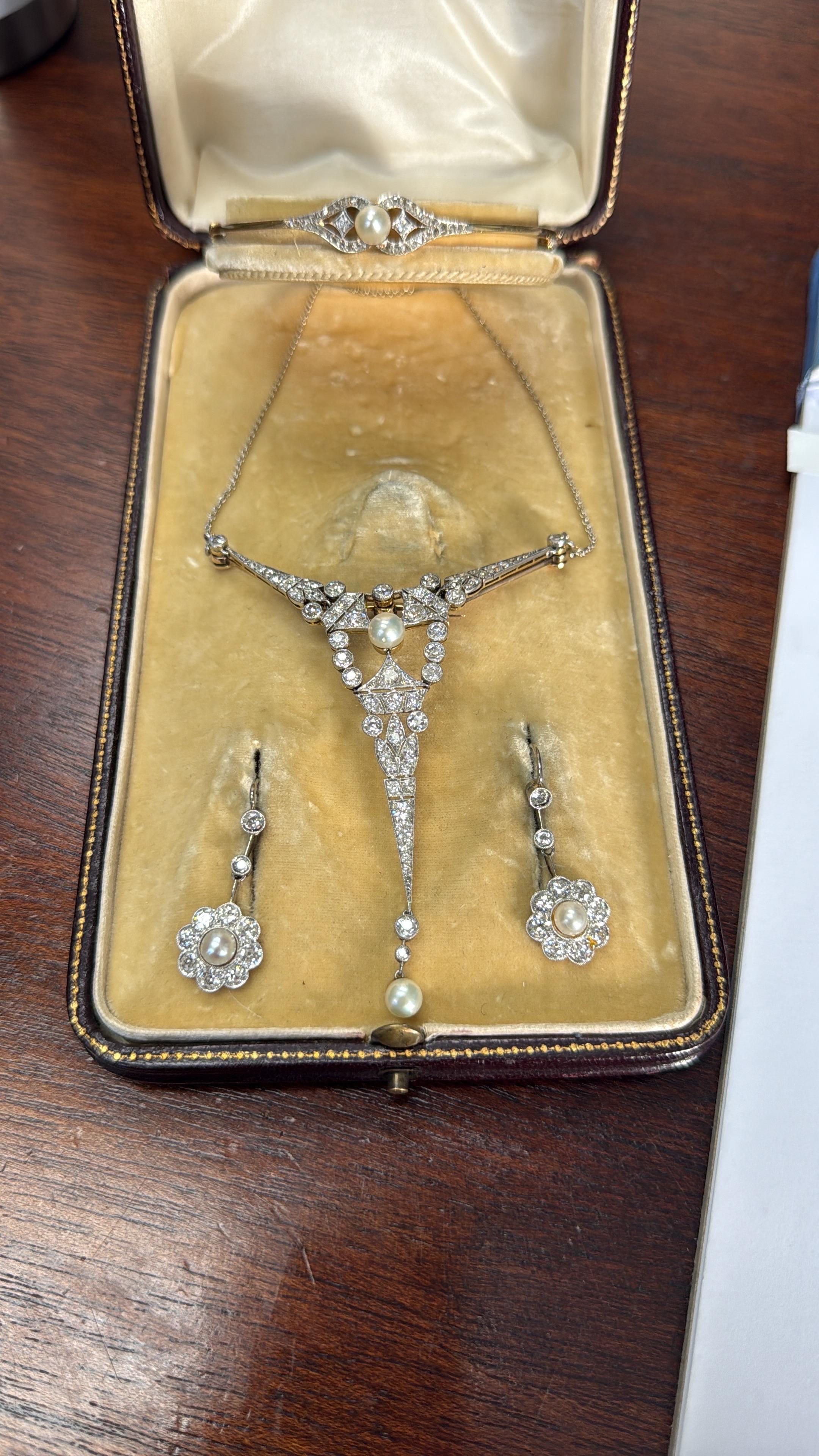 Round Cut Vintage pearl and diamond set For Sale