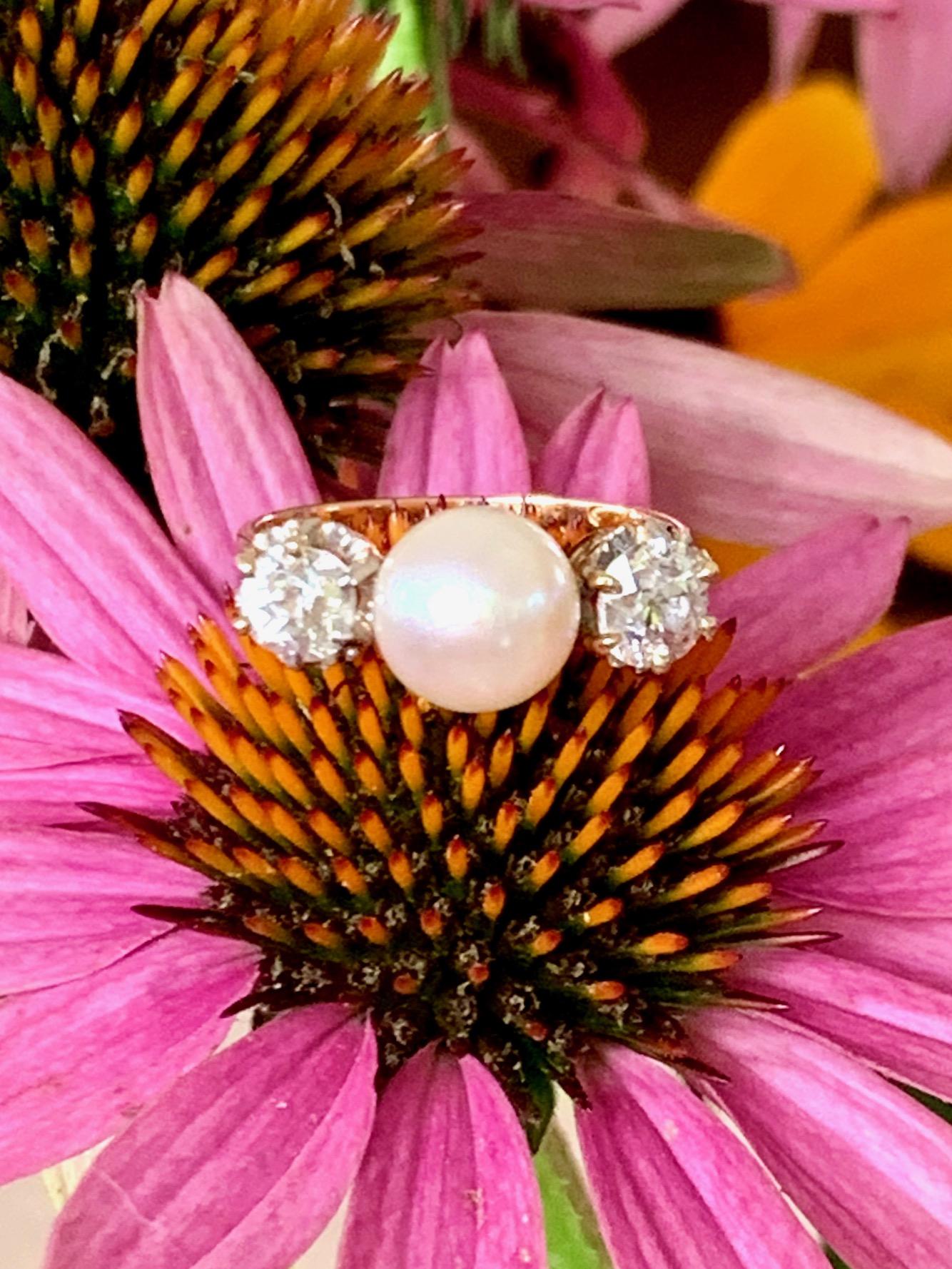 What a lovely combination pairing this beautiful Pearl with stunning Diamonds on each side.  The Pearl is 7mm in size.  The Euro cut side Diamonds are 4.5-5.3mm.  The total estimated weight is 1.00ctw.

Average Grade: Si(2-3)/H

Size: 6
Weight: 3.2