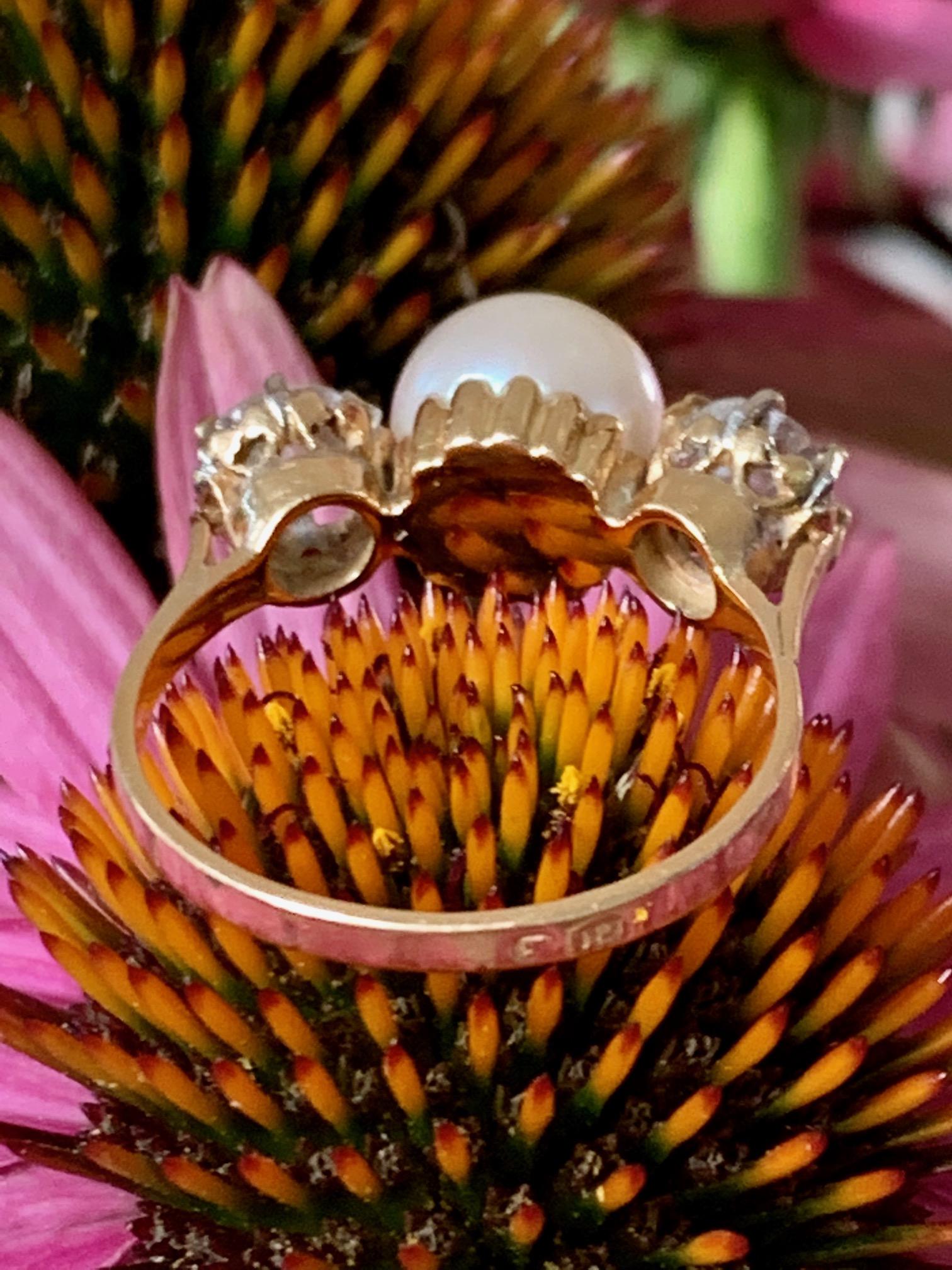 Women's or Men's Vintage Pearl and Euro Cut Diamond 18 Karat Yellow Gold Ring - Size 6