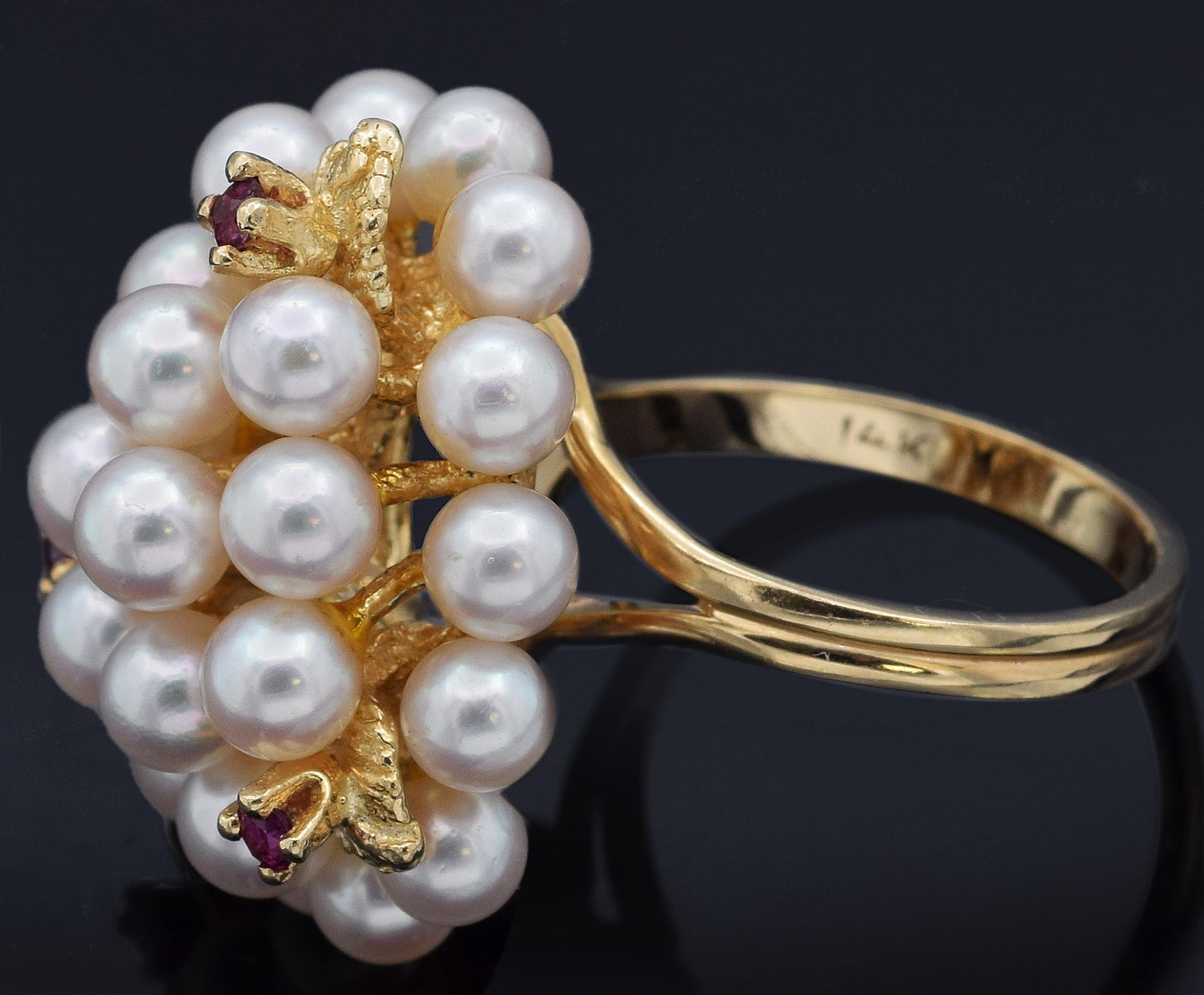 Gelbgold-Cluster-Cocktailring mit Perlen und Rubinen, Vintage, Größe 7,25 im Zustand „Gut“ in New York, NY