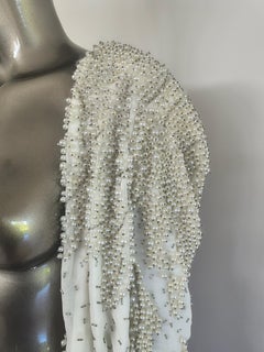 Veste de soirée courte en mélange de soie blanche, ornée de perles vintage et de perles