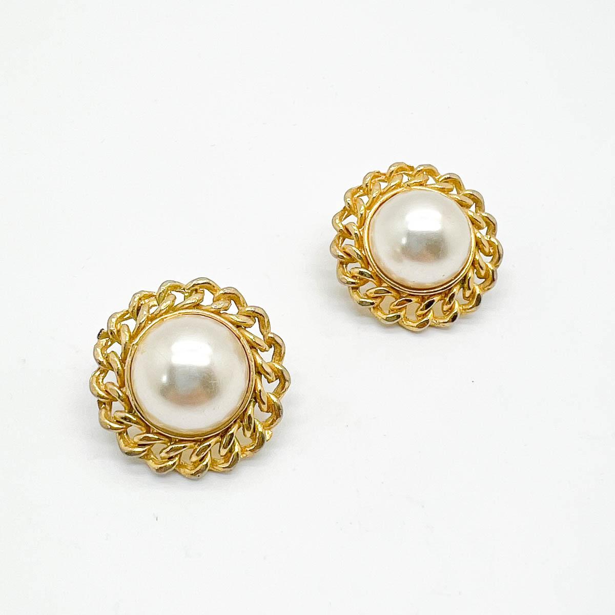 A pair of Vintage Pearl Rope twist earrings. Forever in style and a total jewel box hero.

An unsigned beauty. A rare treasure. Just because a jewel doesn’t carry a designer name, doesn’t mean it isn't coveted. The unsigned beauties in our