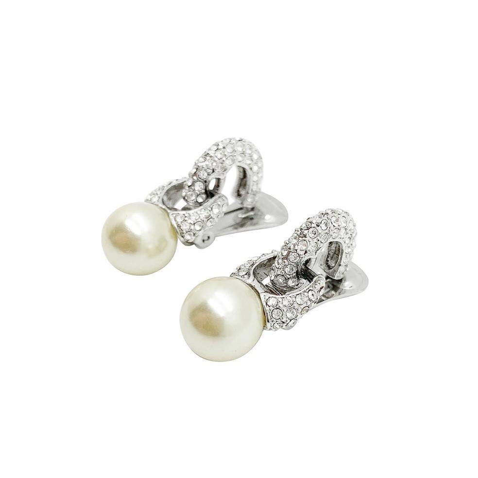 De las mujeres Pendientes vintage de perla y cristal con forma de abrazo años 80 en venta