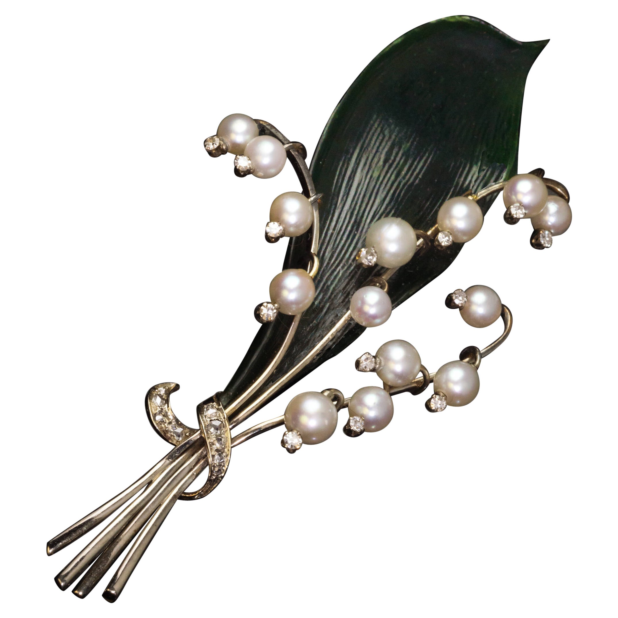 Spilla vintage di mughetto di giada intagliato con perle e diamanti