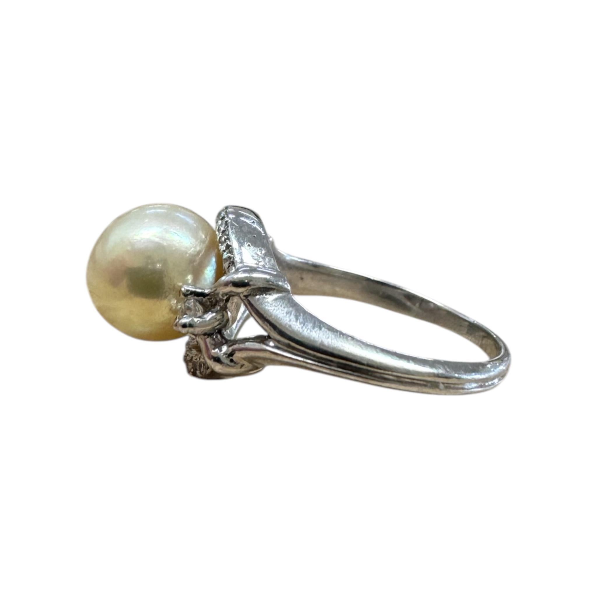 Anillo de cóctel vintage de perlas y diamantes en venta 2