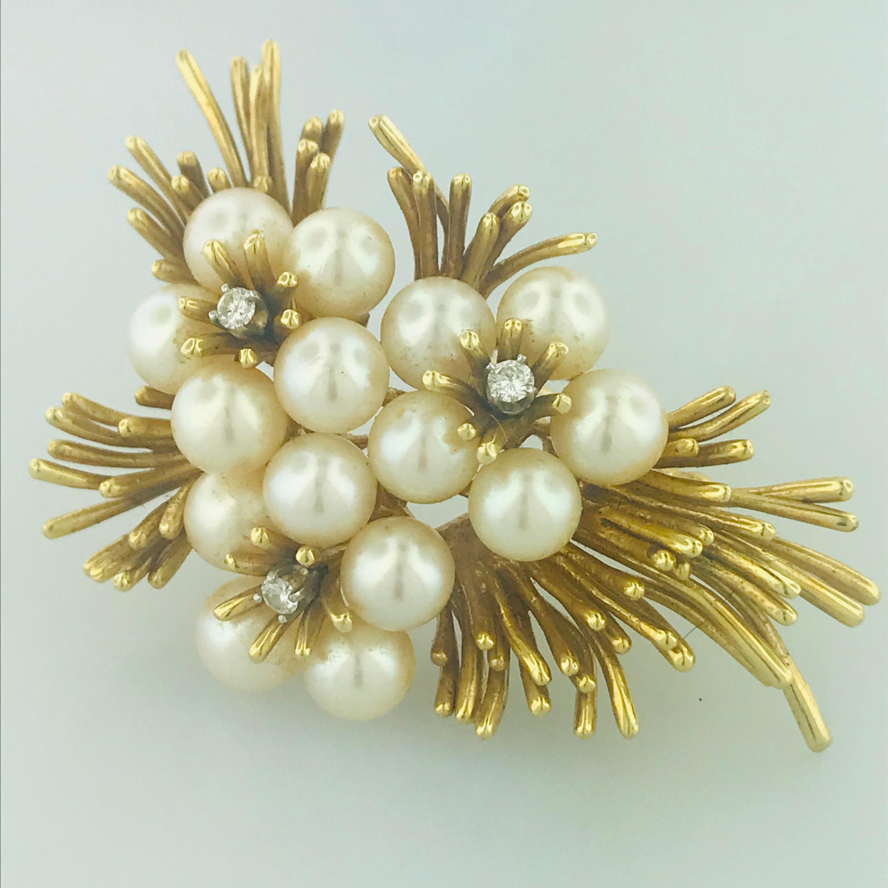 Women's Vintage Pearl and Diamond Flower Pin or Brooch in 18 Karat Yellow Gold For Sale