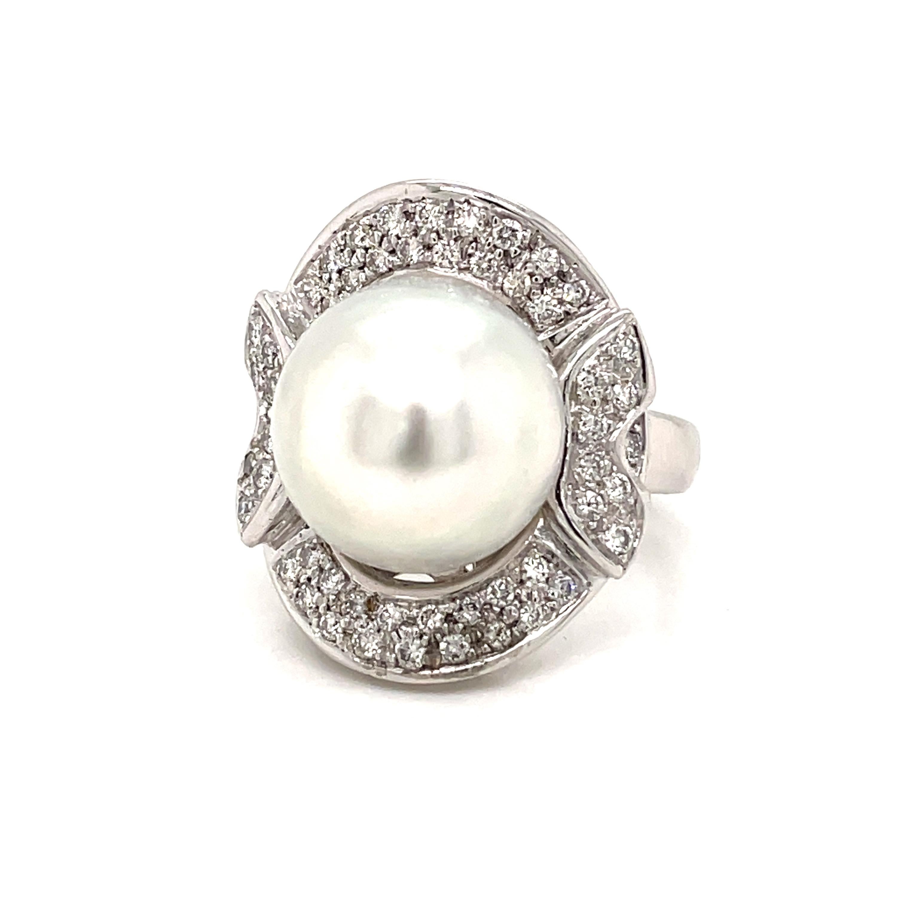 Round Cut Vintage Pearl Diamond Gold Cocktail Ring For Sale