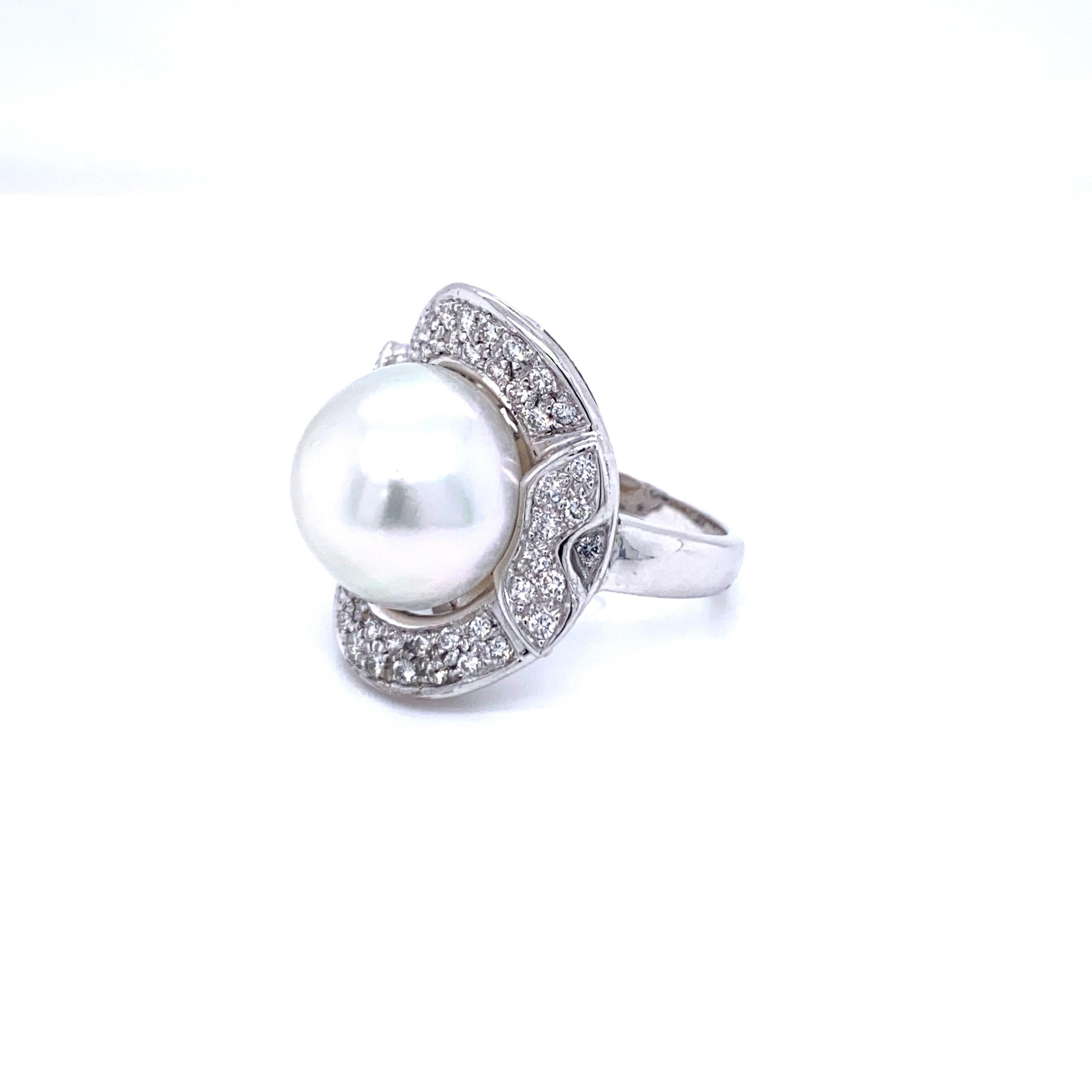 Women's Vintage Pearl Diamond Gold Cocktail Ring For Sale
