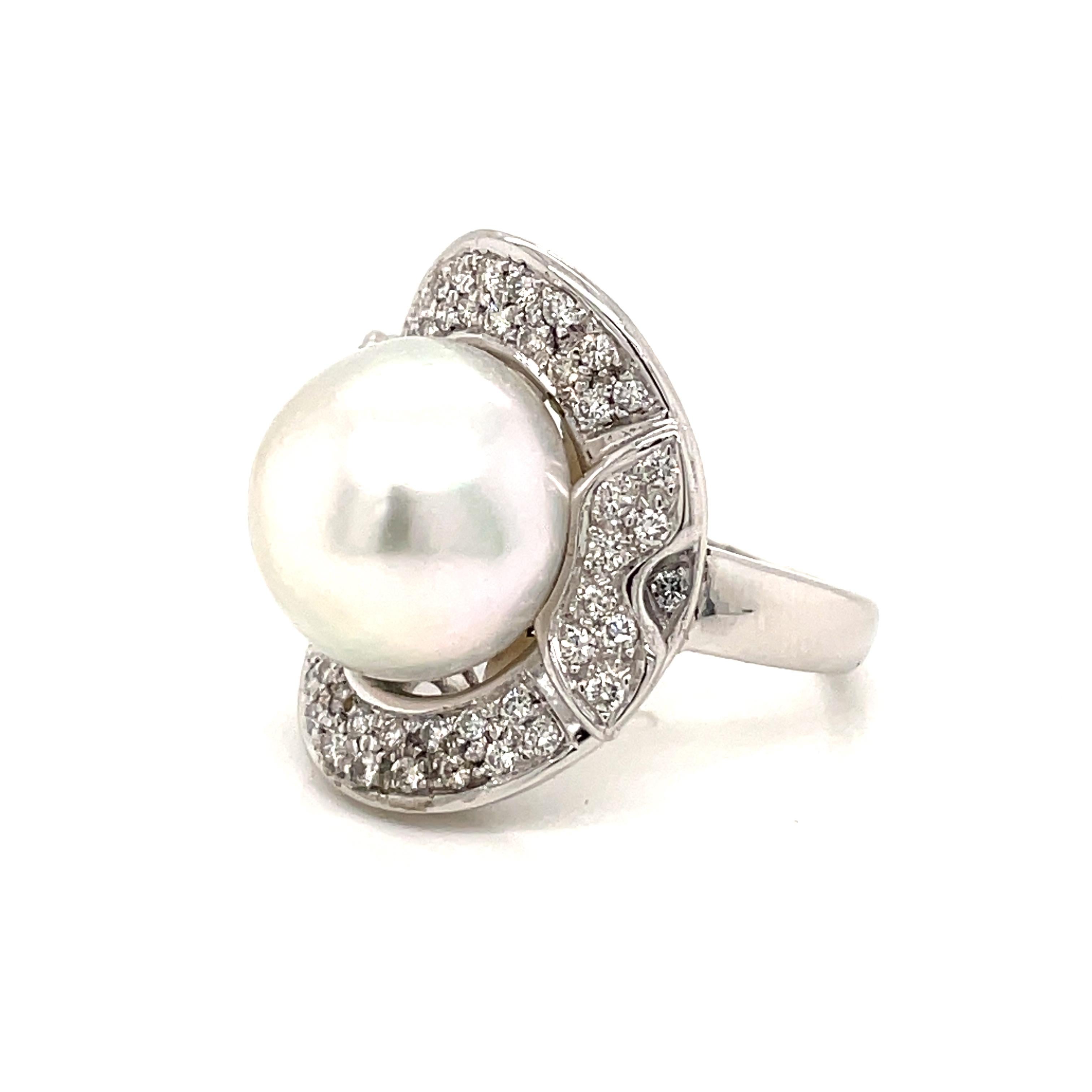 Vintage Pearl Diamond Gold Cocktail Ring For Sale 2