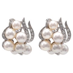 Boucles d'oreilles vintage en or blanc avec perles et diamants