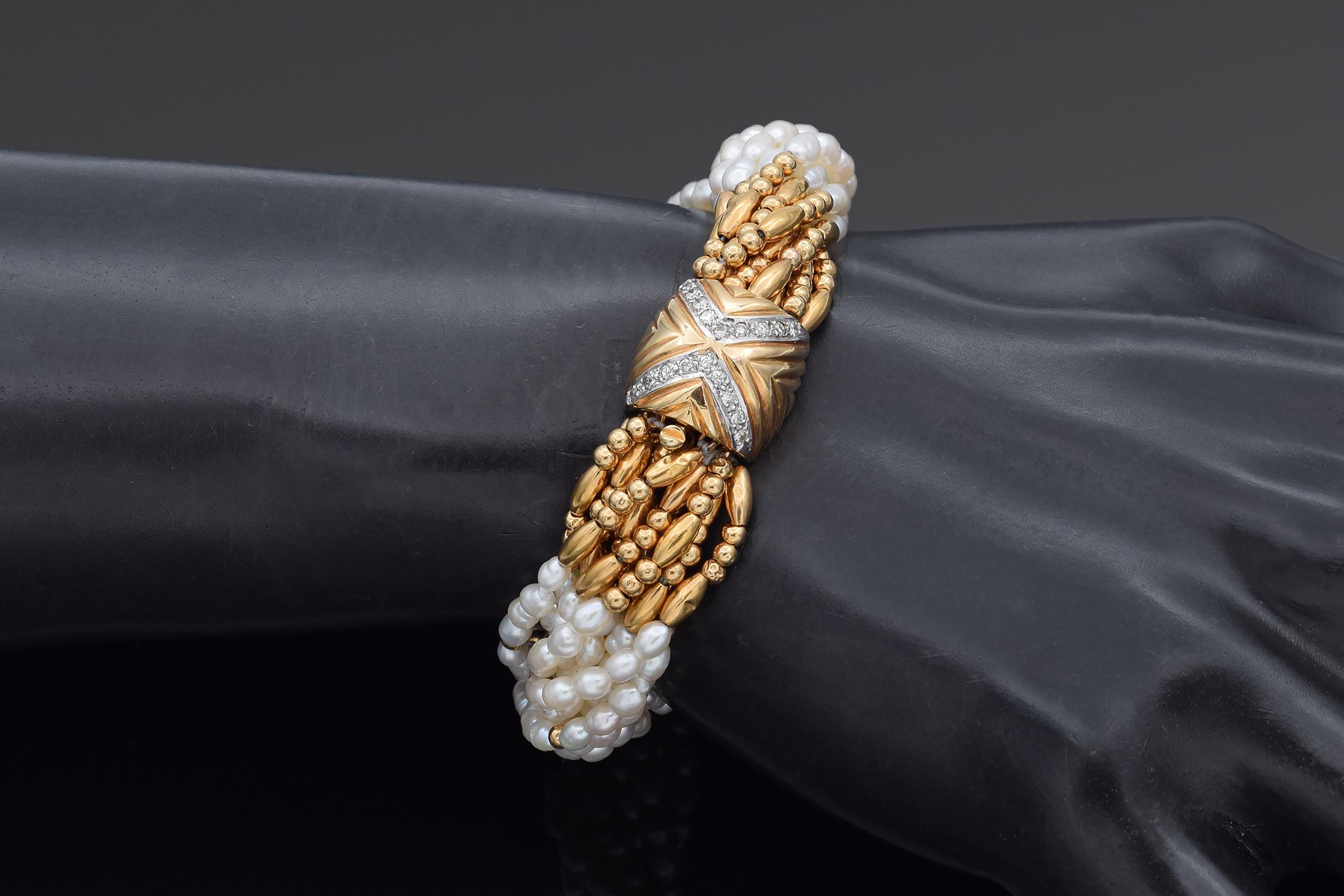 Bracelet multibrins vintage en or jaune avec perles et diamants Bon état - En vente à New York, NY