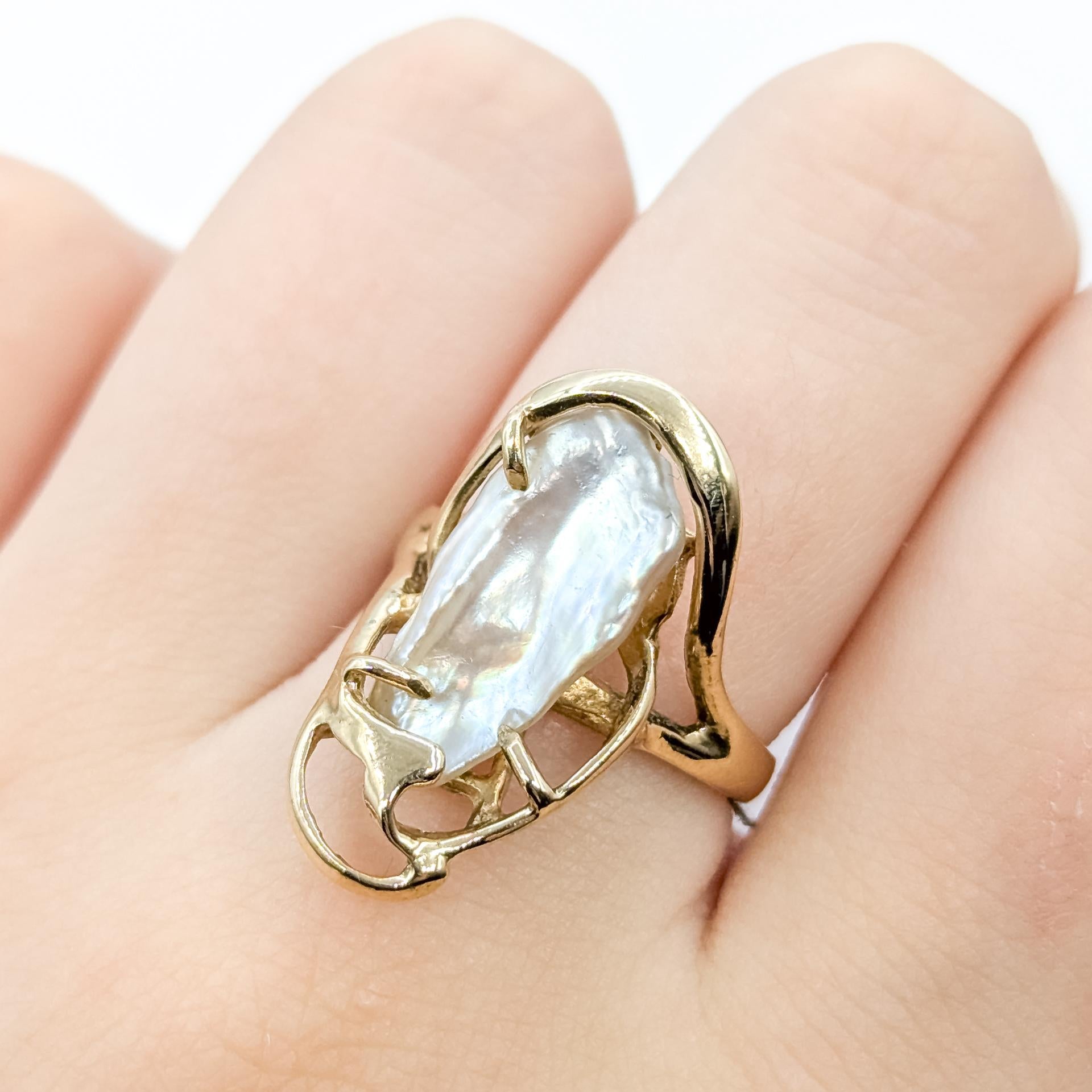 Vintage Pearl Freeform Ring in 14k Yellow Gold In Excellent Condition For Sale In Bloomington, MN
