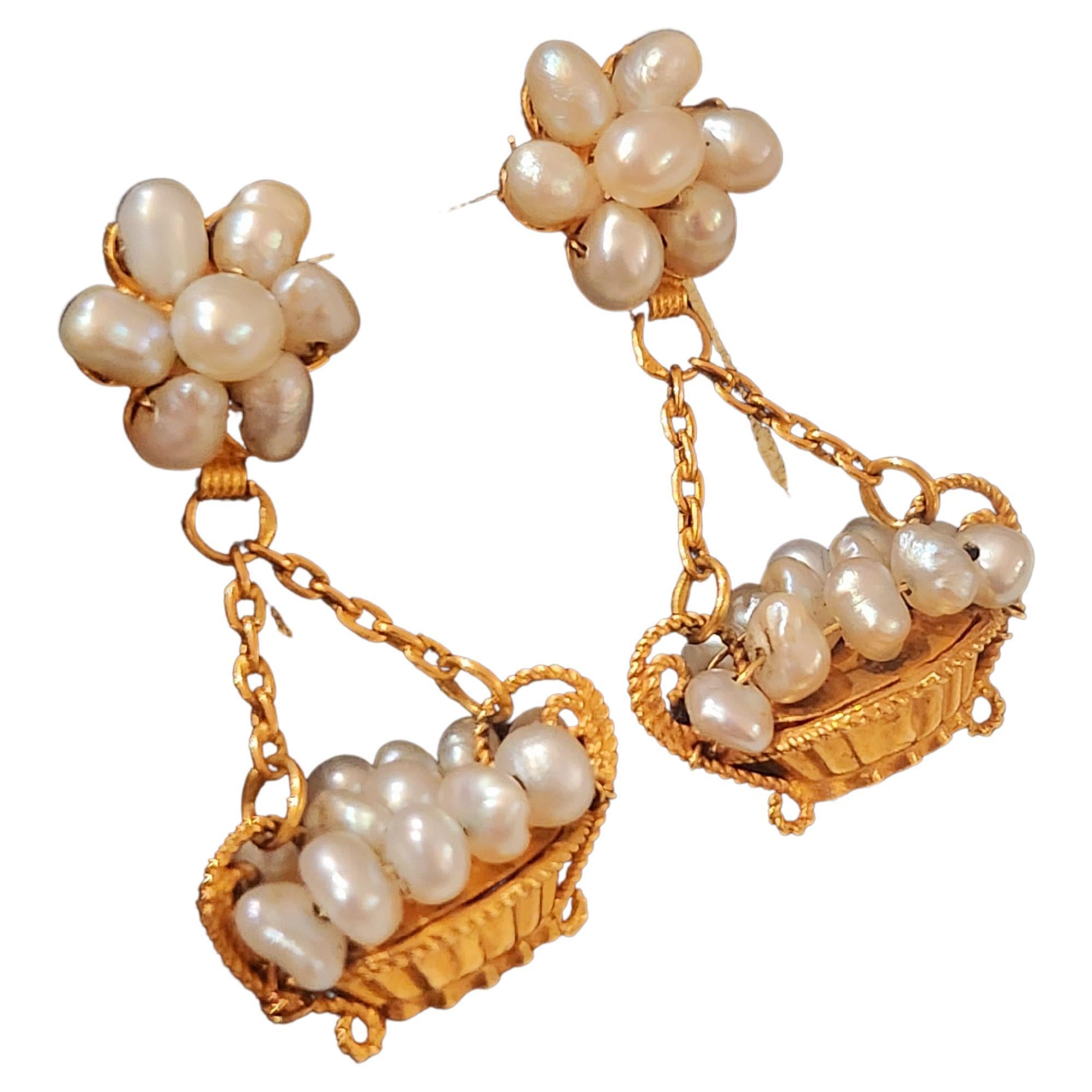 Vintage Pearl Gold Dangling Earrings In Good Condition For Sale In Cairo, EG