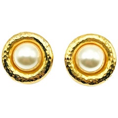 Vintage Pearl Hammered Pierced Earring 1980s