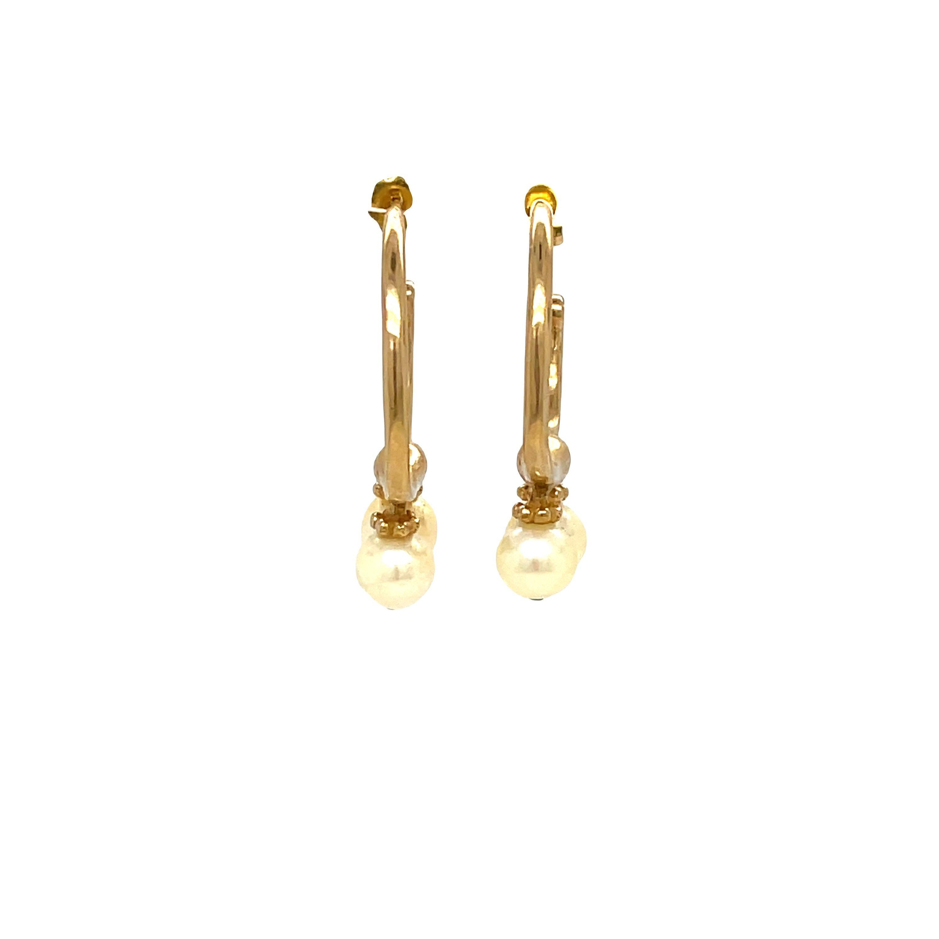 Vintage Pearl Hoop Earrings in 14 Karat Yellow Gold For Sale 1