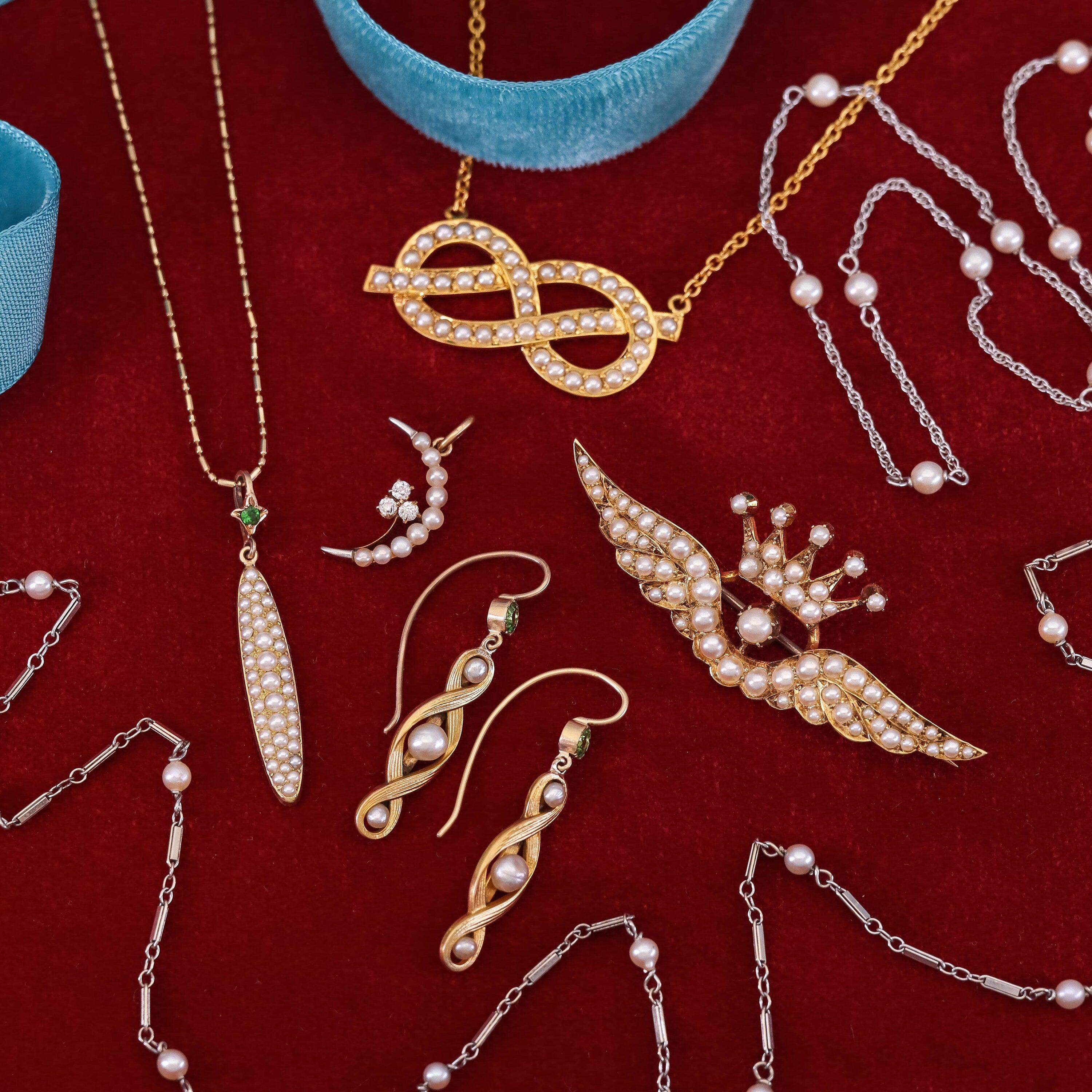 Vintage Pearl Infinity Conversion Necklace of 14k Gold In Good Condition For Sale In Lewisburg, PA