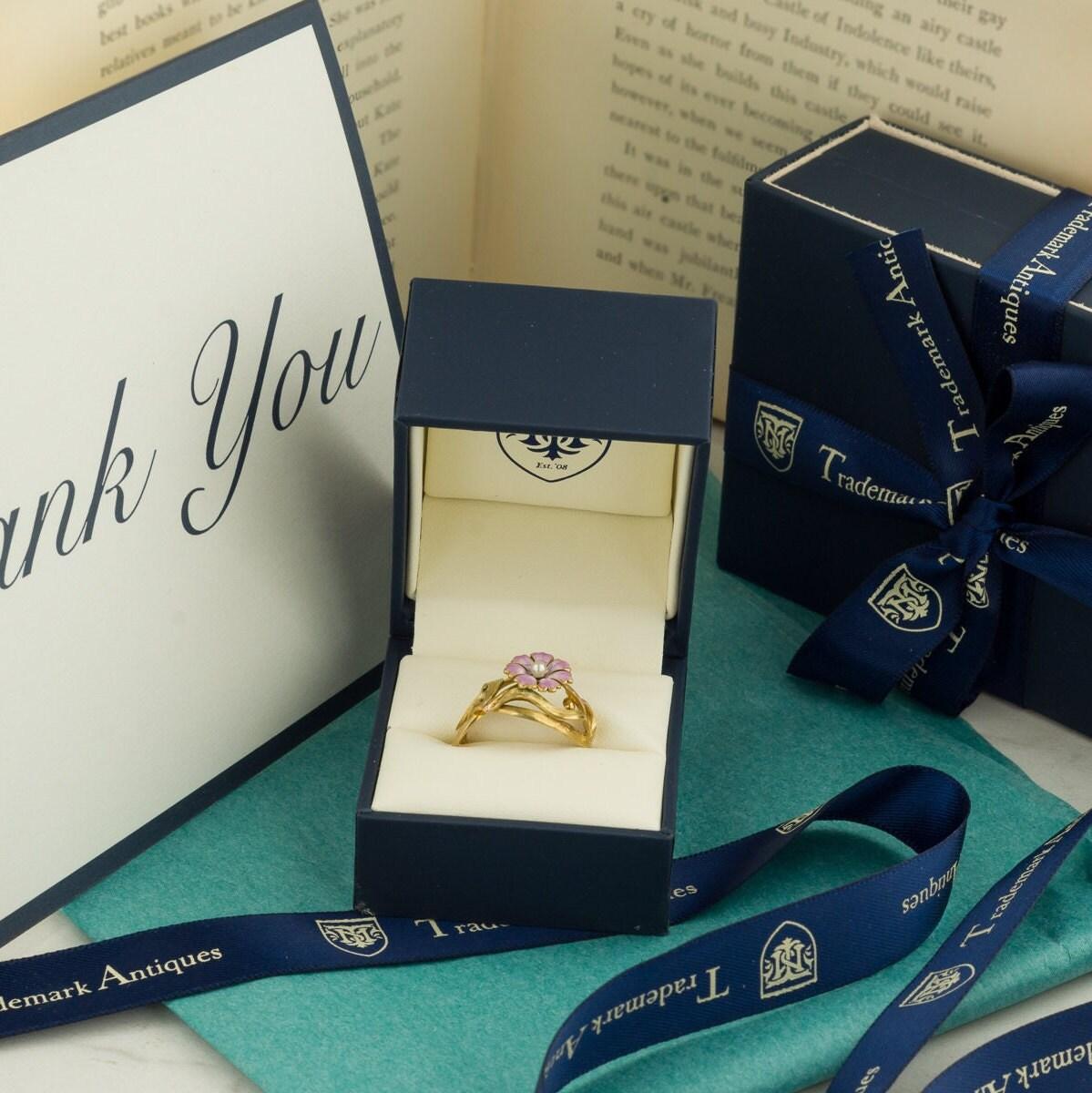 Women's Vintage Pearl Infinity Conversion Necklace of 14k Gold For Sale