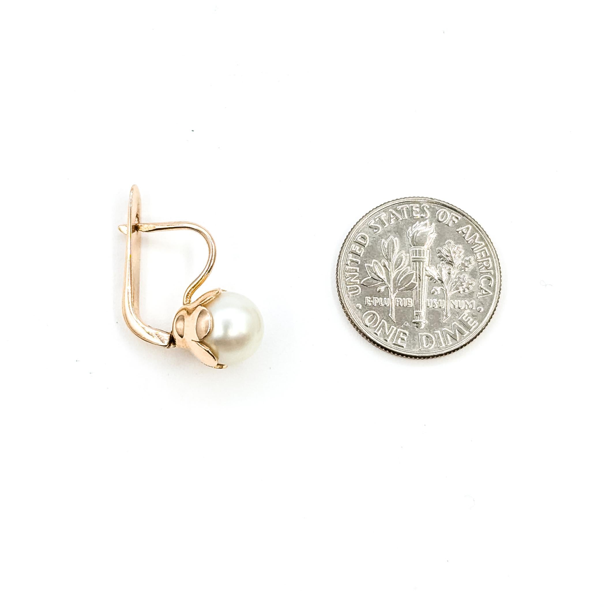 Vintage Pearl Lever Back Earrings in 14k yellow gold For Sale 4