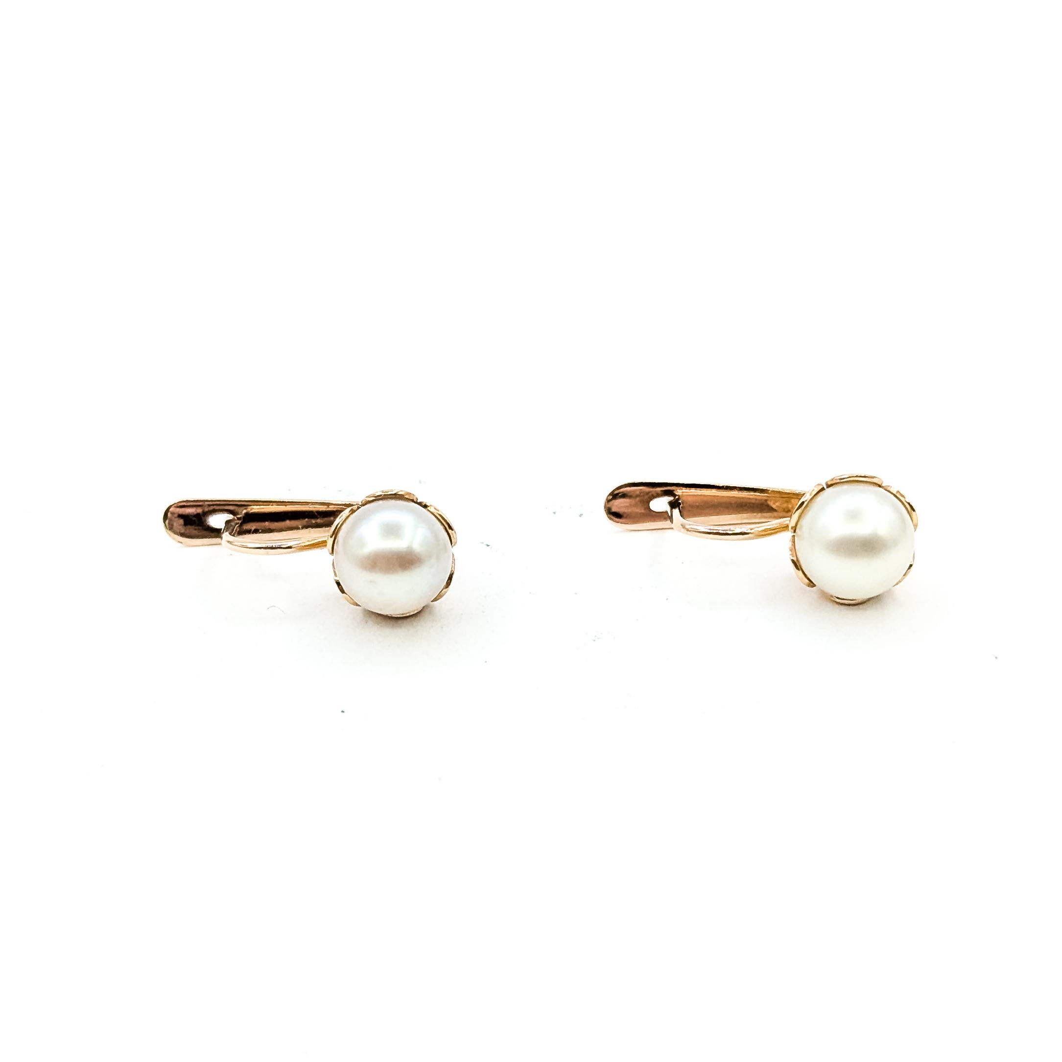 Round Cut Vintage Pearl Lever Back Earrings in 14k yellow gold For Sale