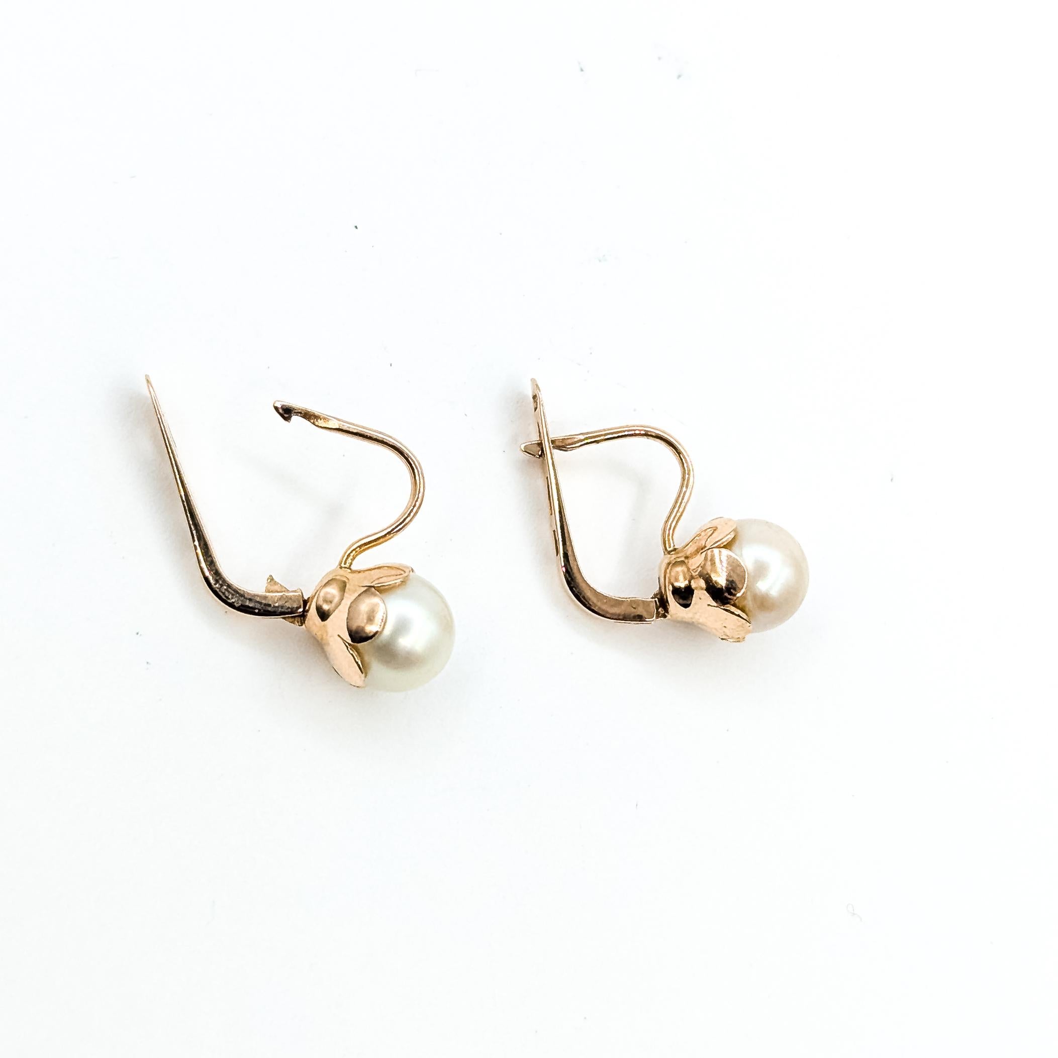 Vintage Pearl Lever Back Earrings in 14k yellow gold For Sale 3