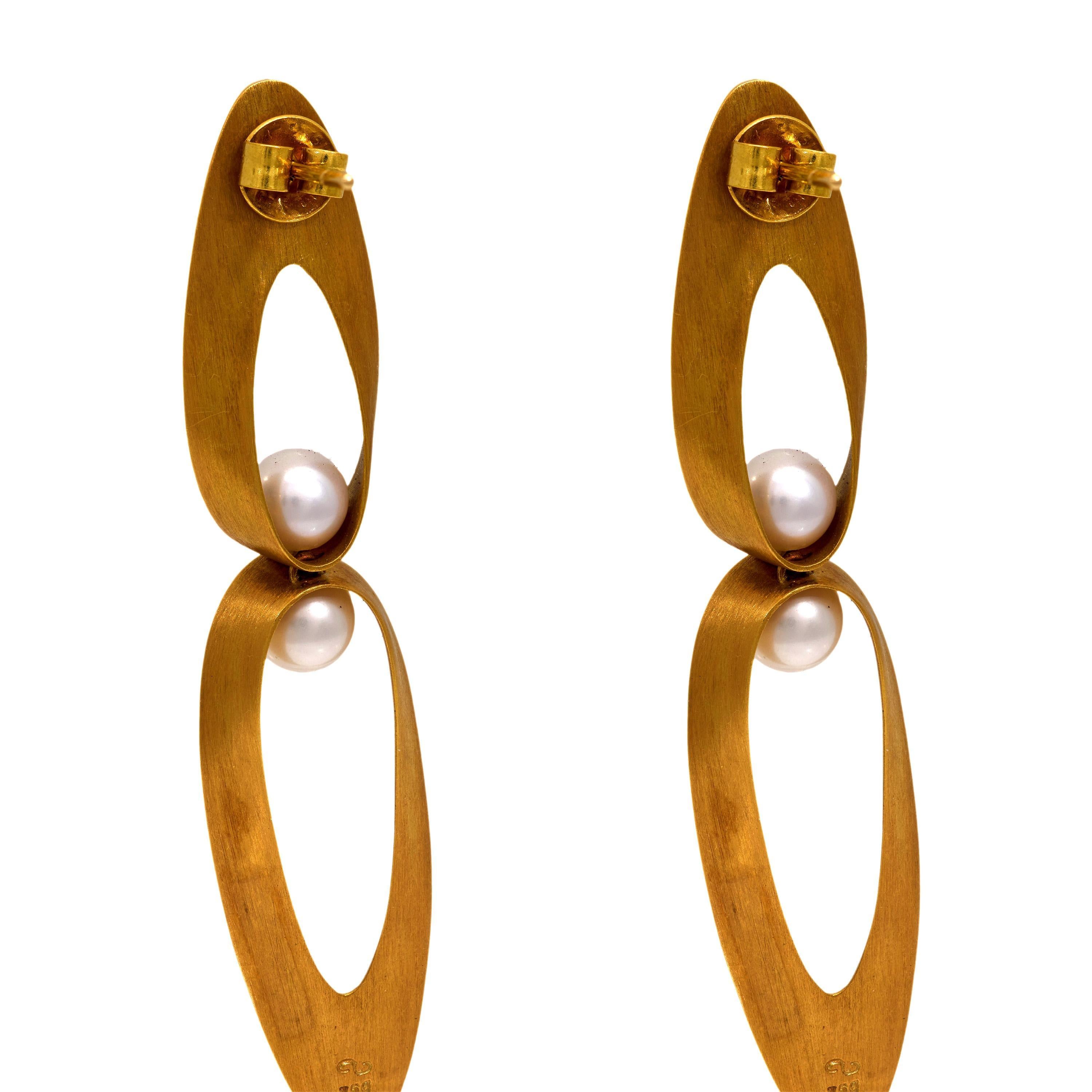 De las mujeres Vintage pearl matte 18k yellow gold drop earrings en venta