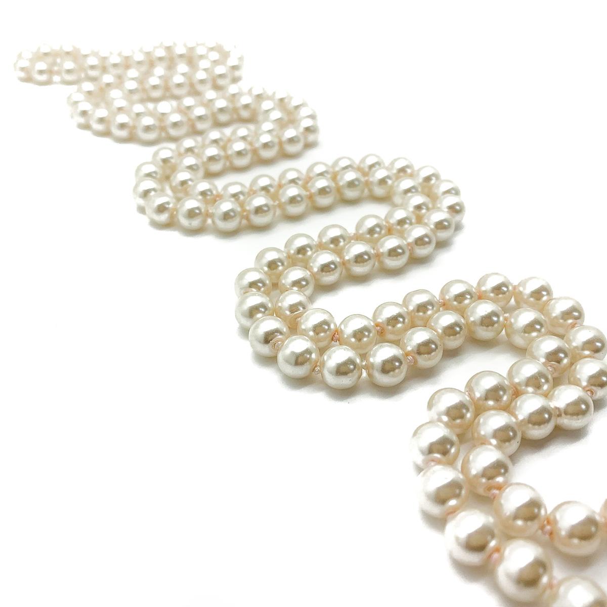 A very long Vintage Pearl rope opera length necklace. Featuring a very long rope of glass faux pearls; non graduated and individually knotted. No clasp. Very good vintage condition, 64cms. A total classic that can be dialled up or down for an edgy