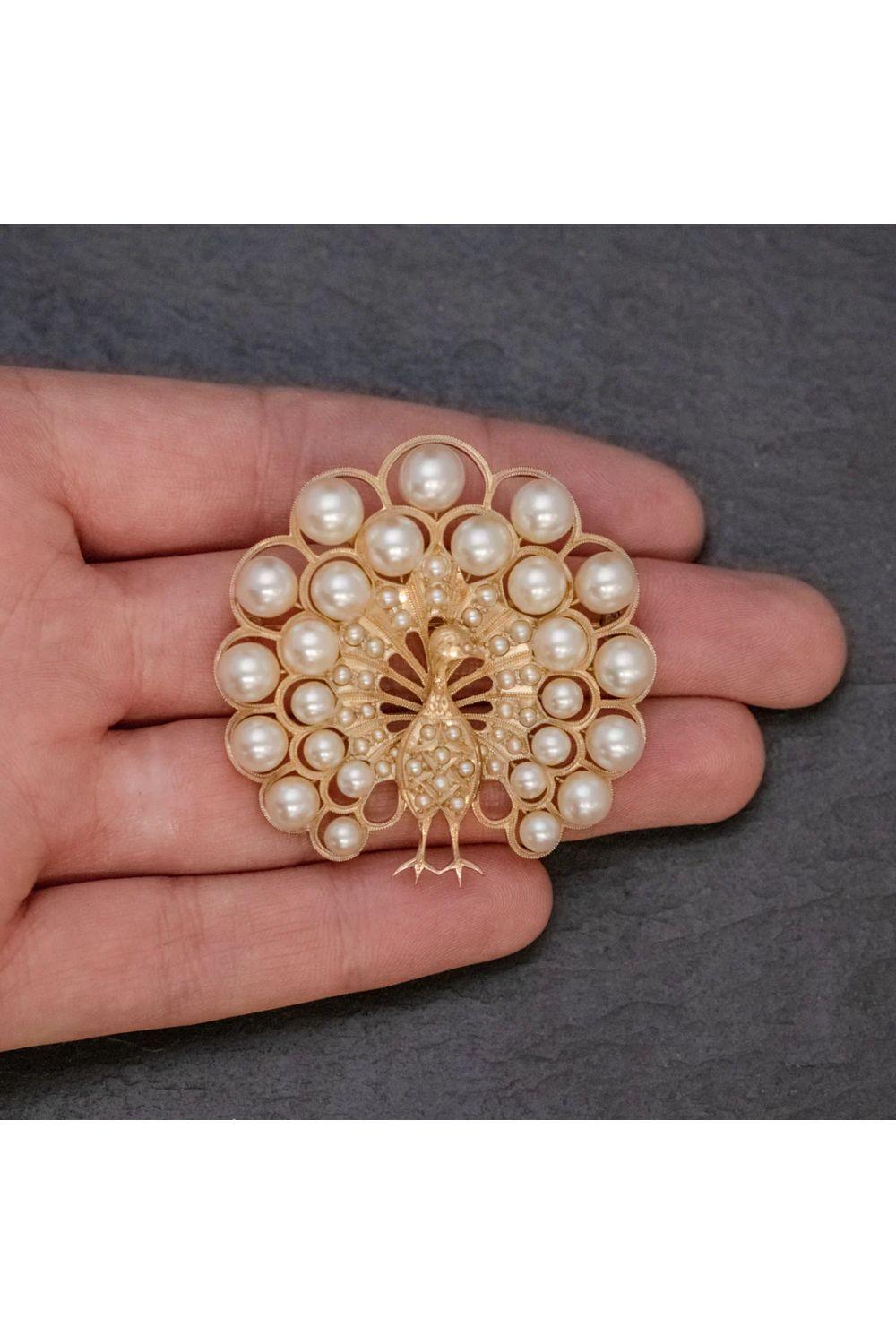 Vintage Pearl Peacock Brooch in 14 Carat Gold In Good Condition For Sale In Kendal, GB