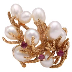 Vintage Pearl Ruby Yellow Gold Motif Ring