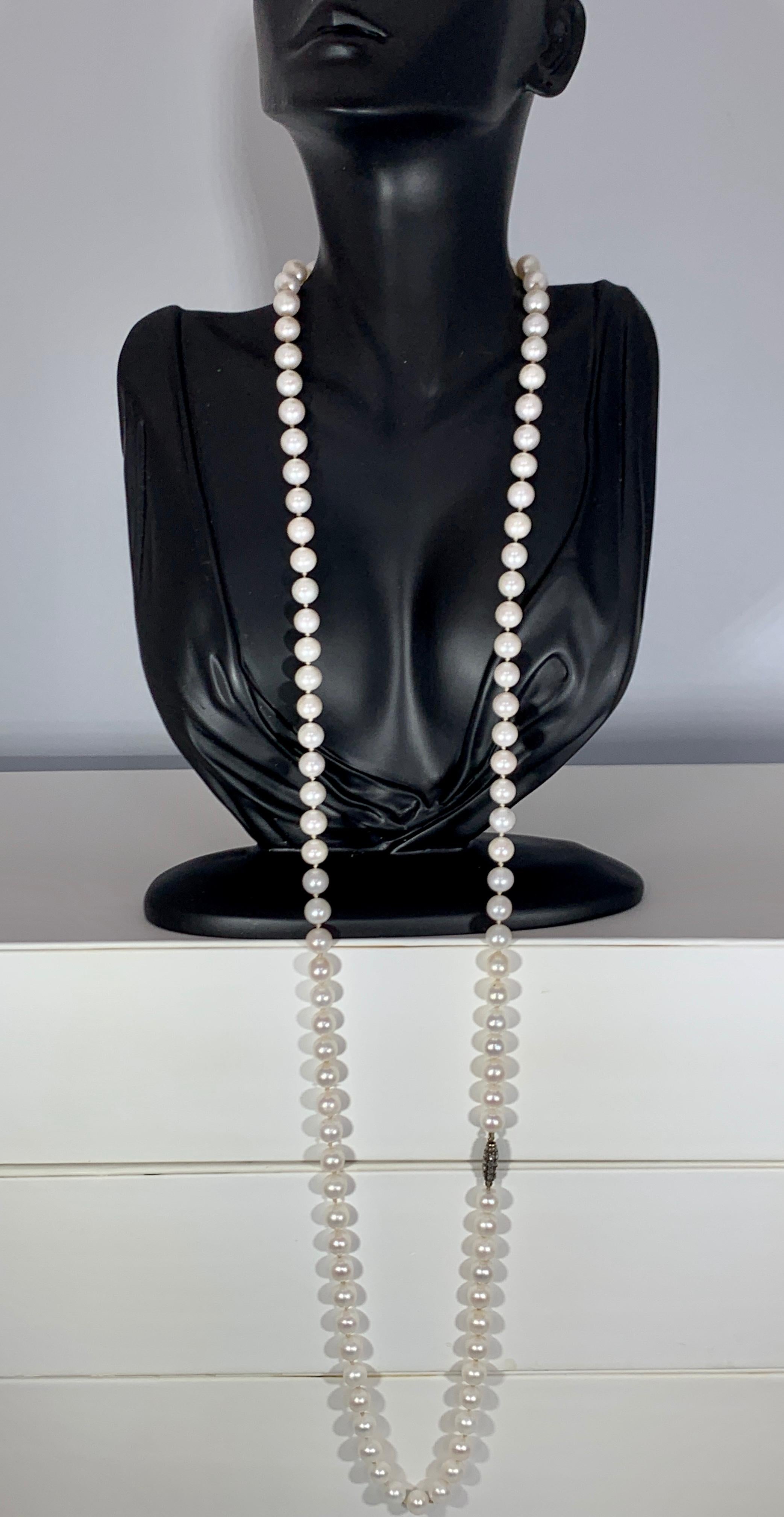 This marvelous vintage Pearl necklace features 1 row of luscious  Japanese Akoya   pearls
(measuring approx. 8.25mm -8. 555mm)  
White color
VINTAGE

PRE-OWNED 
 ESTATE PIECE

Length of  Strand including clasp  36 Inch
PEARLS ARE AVERAGE 8 MM
ALL