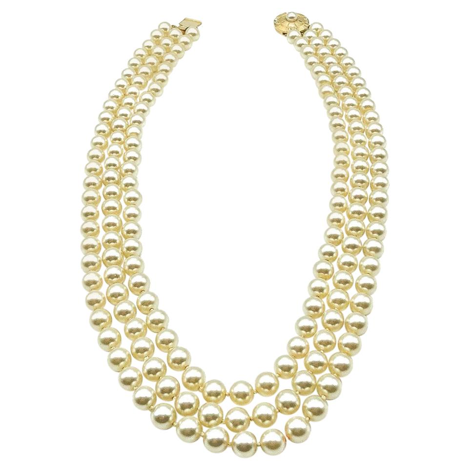 How can you tell a vintage pearl necklace?