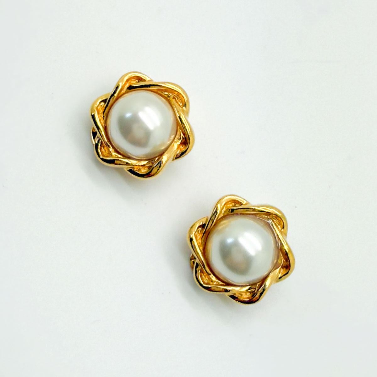 Pendientes vintage de perlas enroscadas años 80 en Bueno estado para la venta en Wilmslow, GB