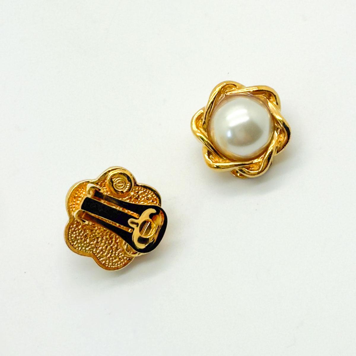 De las mujeres Pendientes vintage de perlas enroscadas años 80 en venta