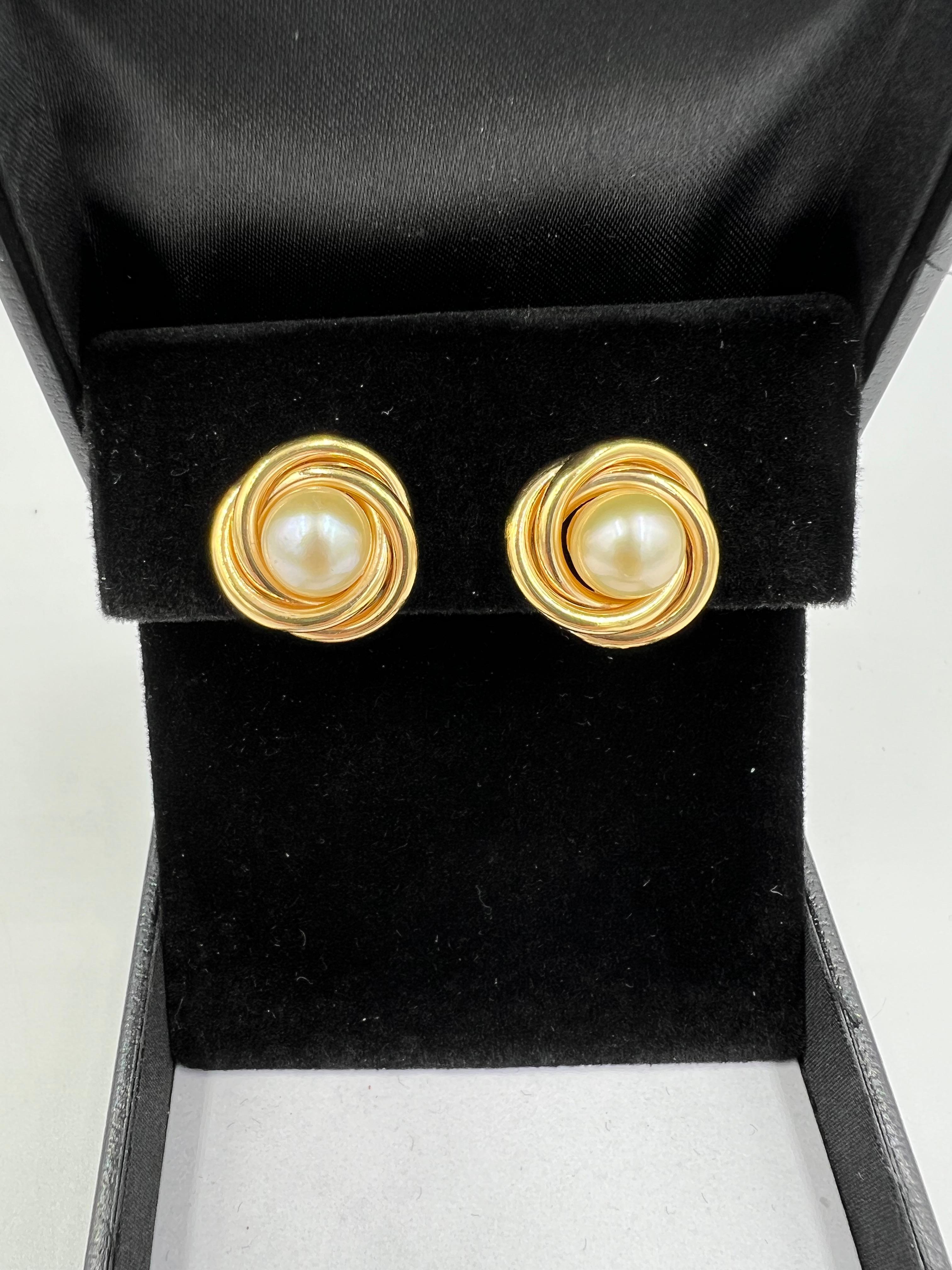 Round Cut Vintage Pearl Yellow Gold Knot Clip On Earrings
