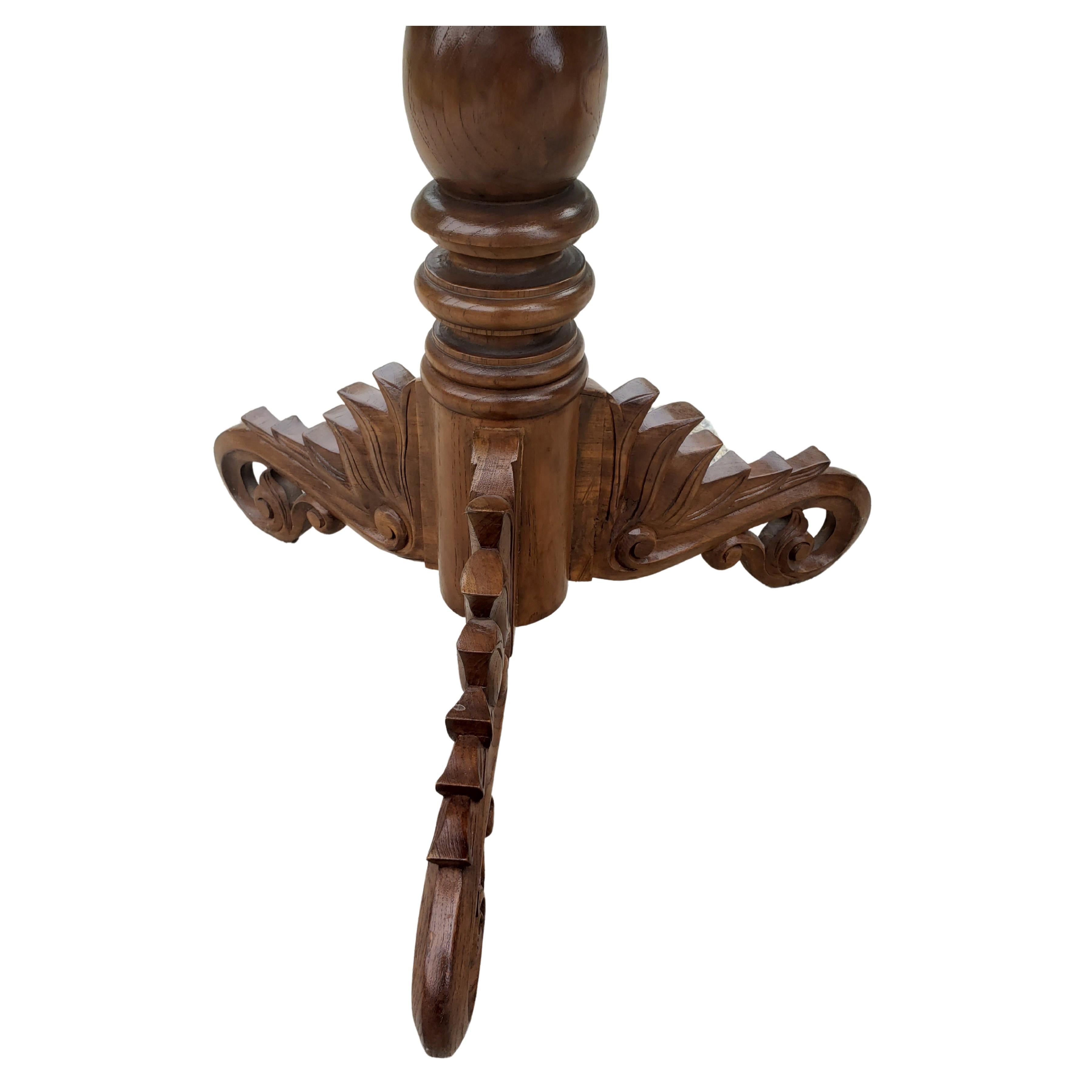 American Vintage Pedestal Mahogany Tripod Gator Tail Feet Side Tables, a Pair For Sale