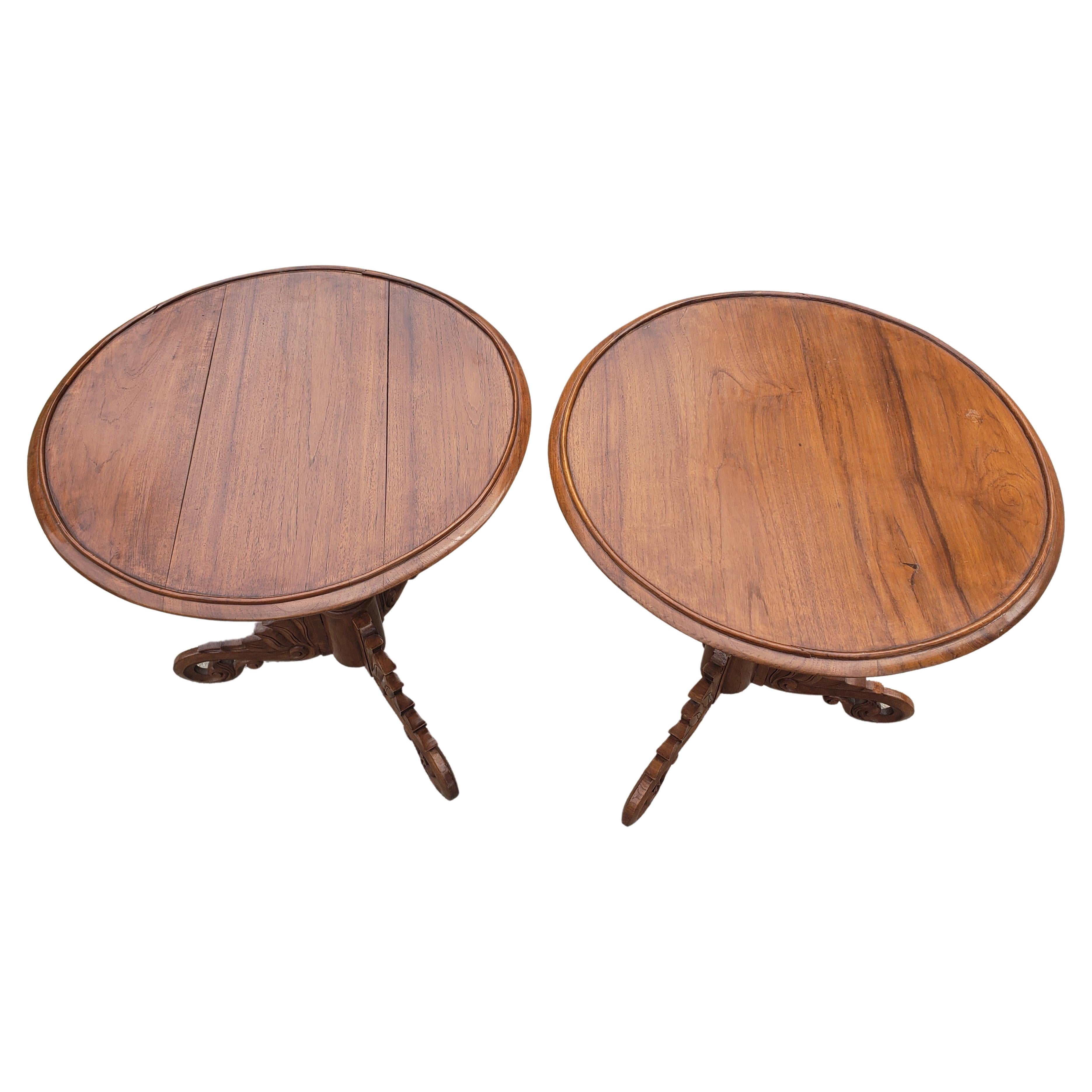 Vintage Pedestal Mahogany Tripod Gator Tail Feet Side Tables, a Pair In Good Condition For Sale In Germantown, MD