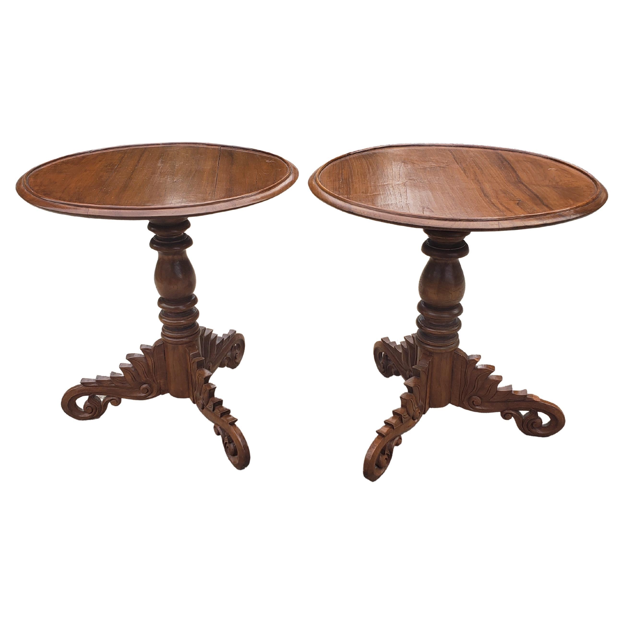 20th Century Vintage Pedestal Mahogany Tripod Gator Tail Feet Side Tables, a Pair For Sale