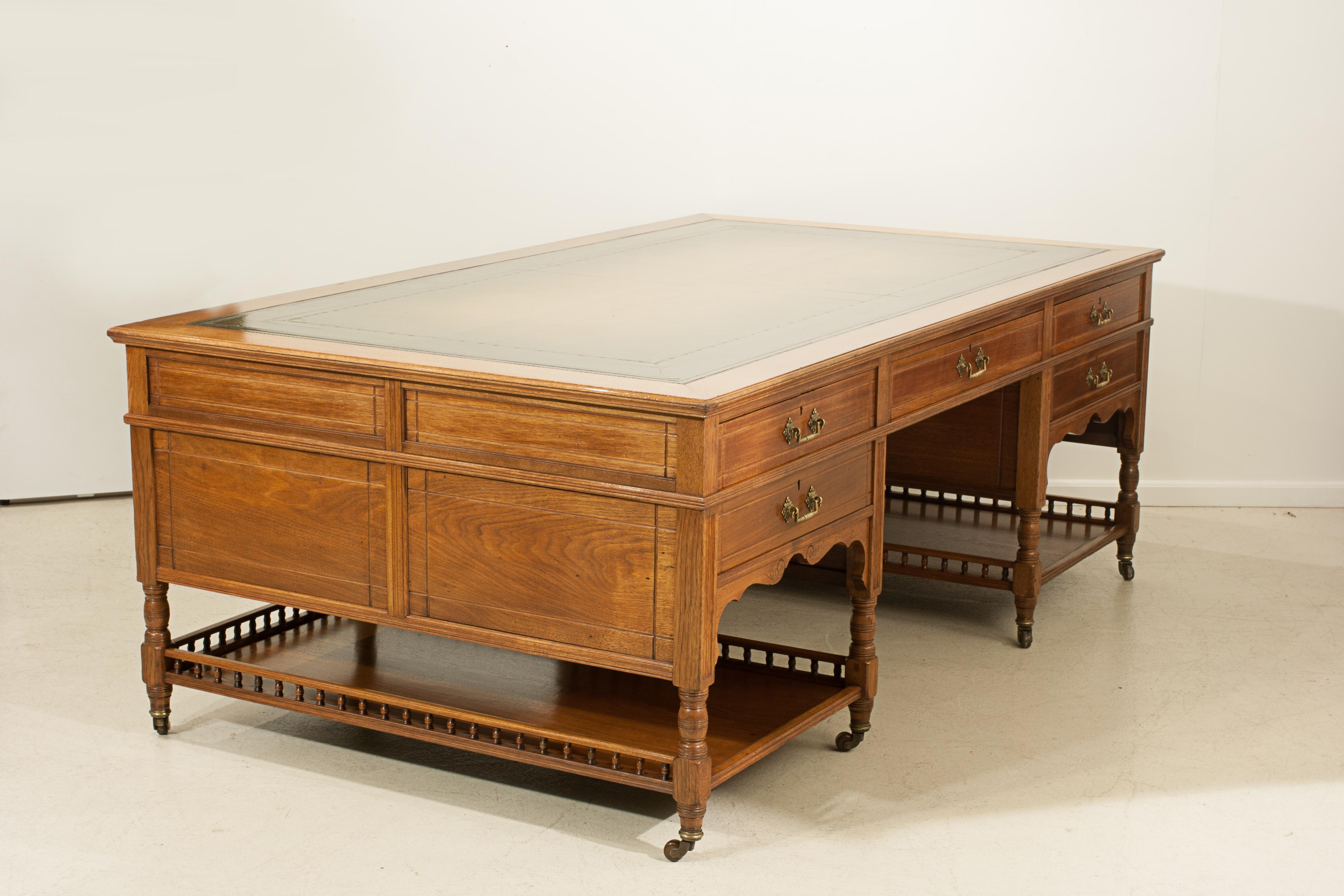 Vintage Pedestal Partners Desk In Good Condition For Sale In Oxfordshire, GB