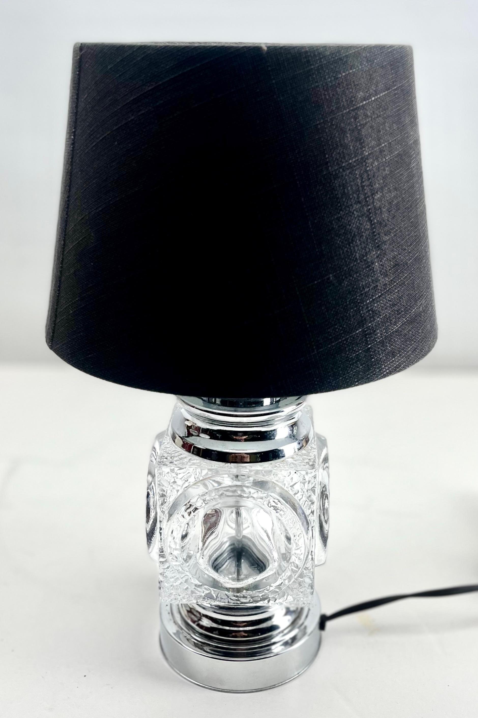 Vintage Peill & Putzler Ice Cube Table Lamp in Chrome and Crystal Glass In Good Condition For Sale In Verviers, BE
