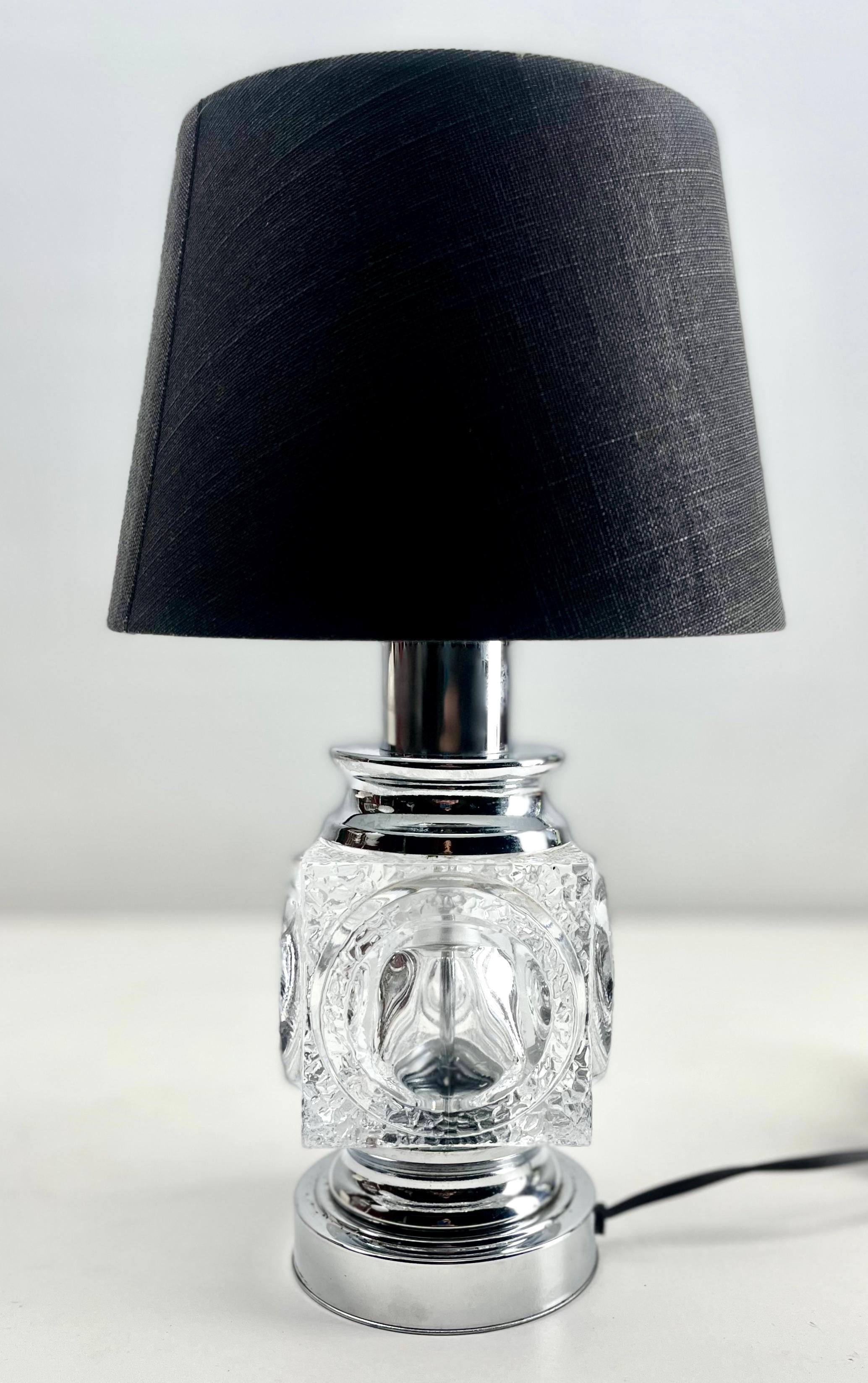 Art Glass Vintage Peill & Putzler Ice Cube Table Lamp in Chrome and Crystal Glass For Sale